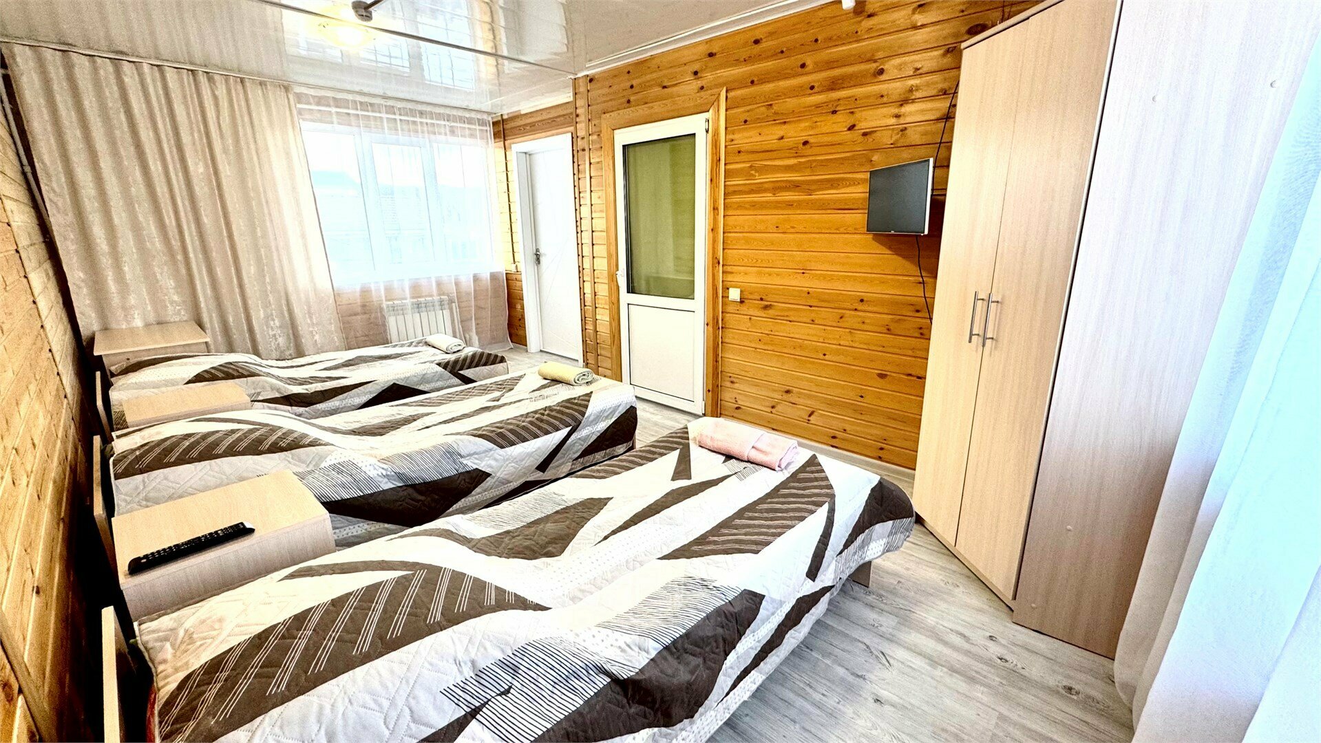 Улучшенный трехместный номер с видом на море