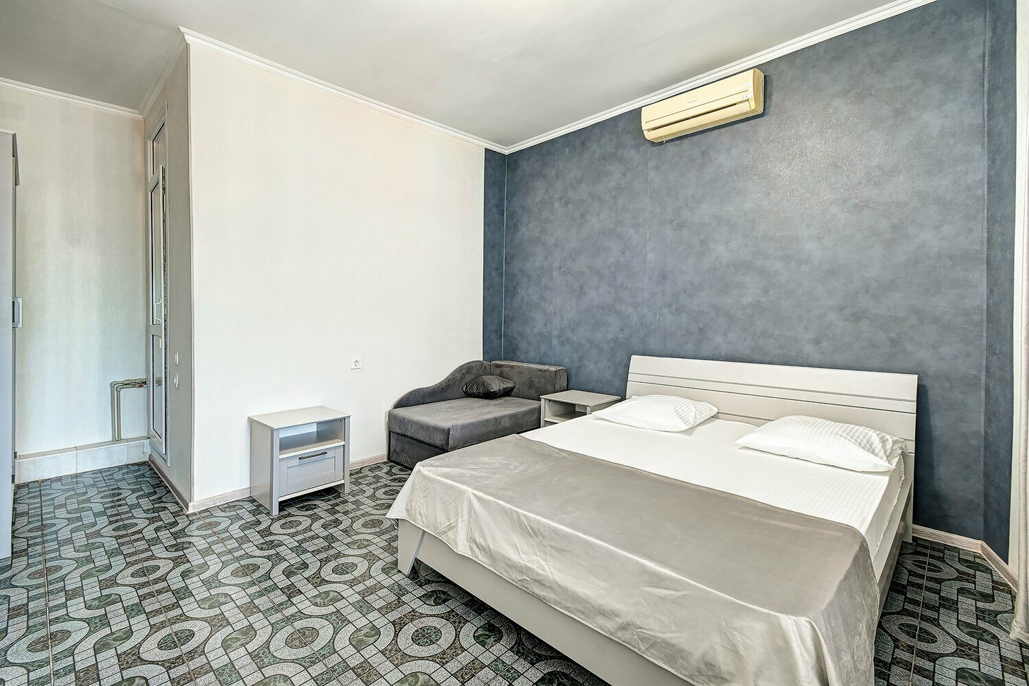 трёхместный номер с балконом