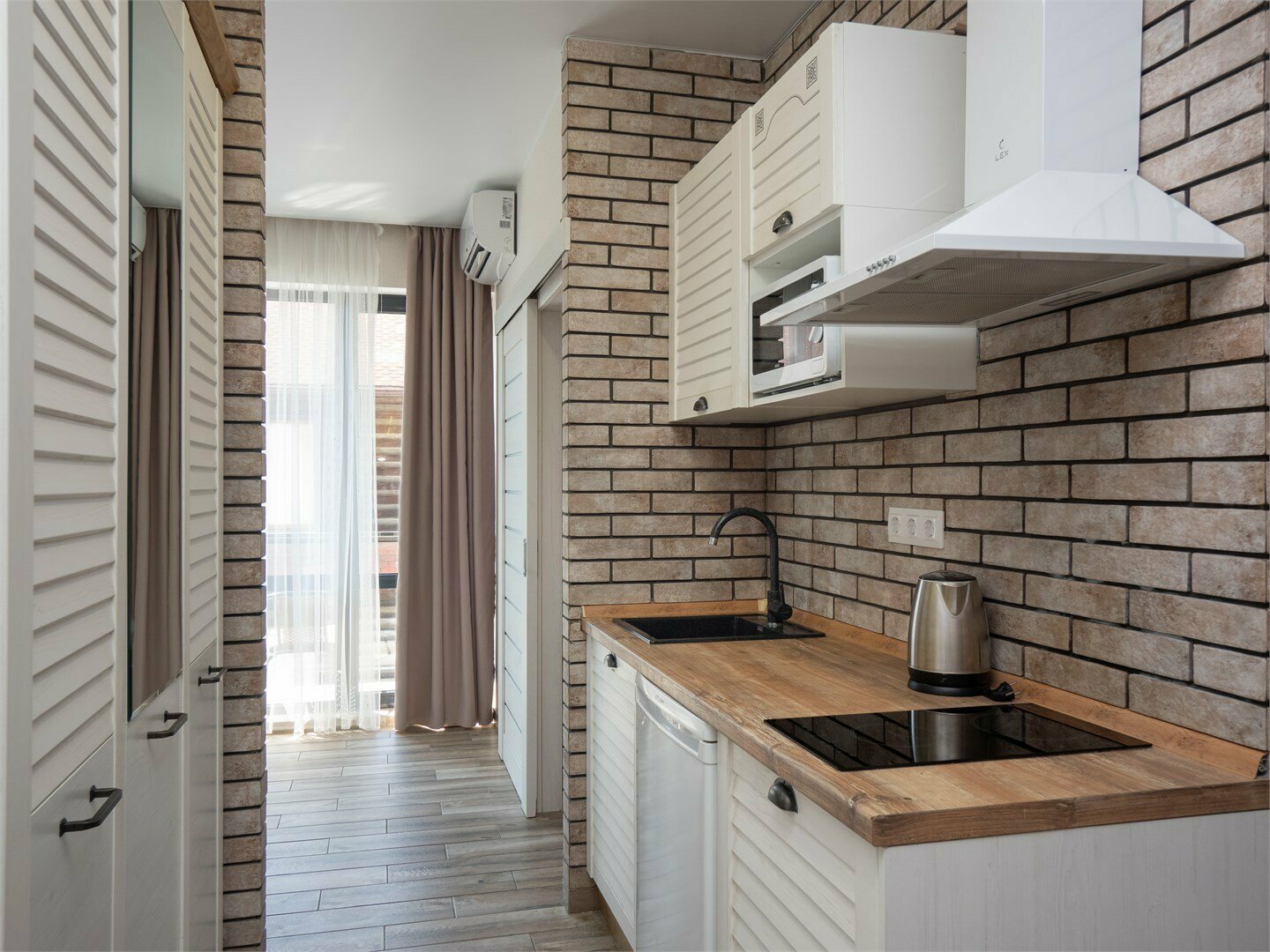 Апартаменты Люкс с 2-мя отдельными спальнями (50 м2, с 2-мя балконами)