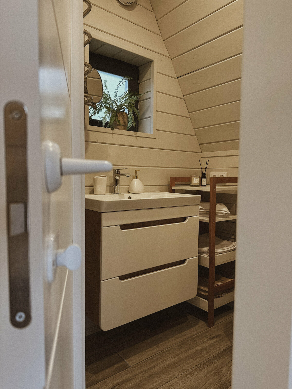 Треугольное шале Мокко с джакузи