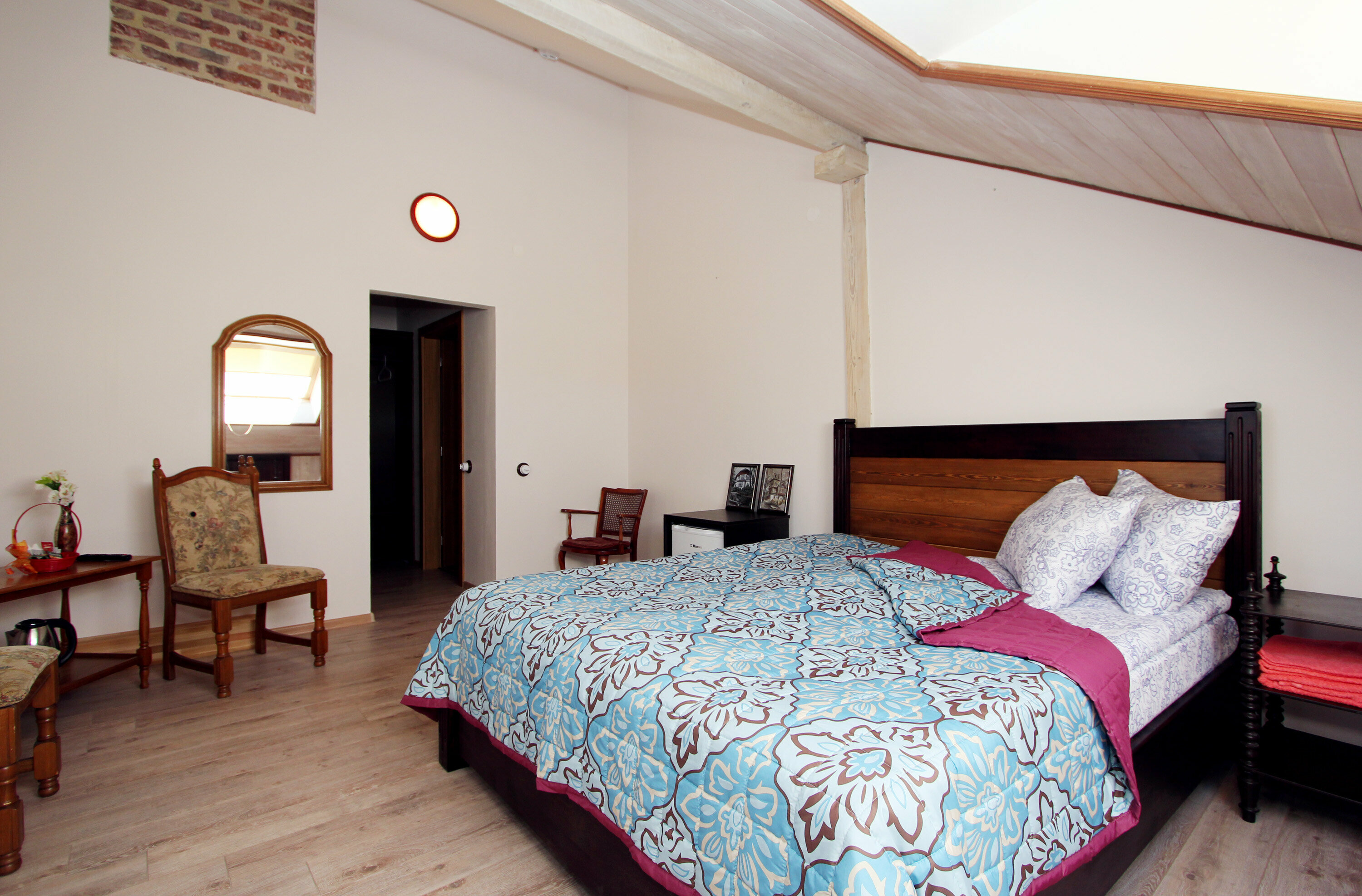 Номер с кроватью размера «queen-size»