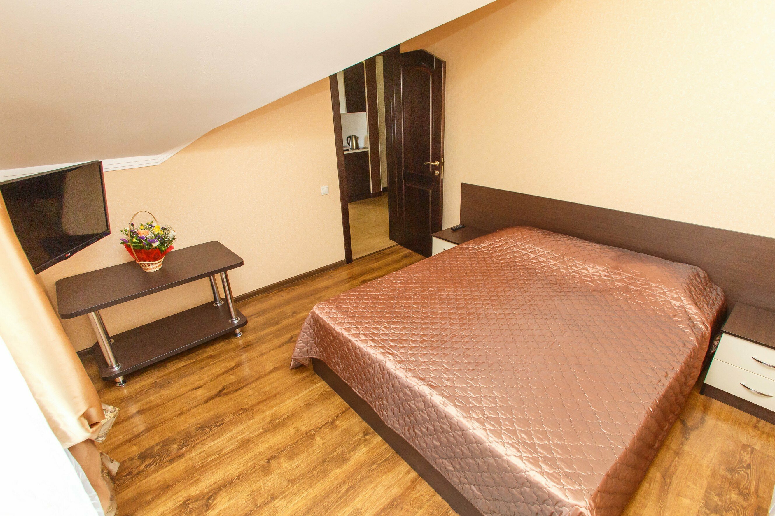 Семейный двухкомнатный номер с кухней и балконом до 6 гостей( Экскурсия в подарок )