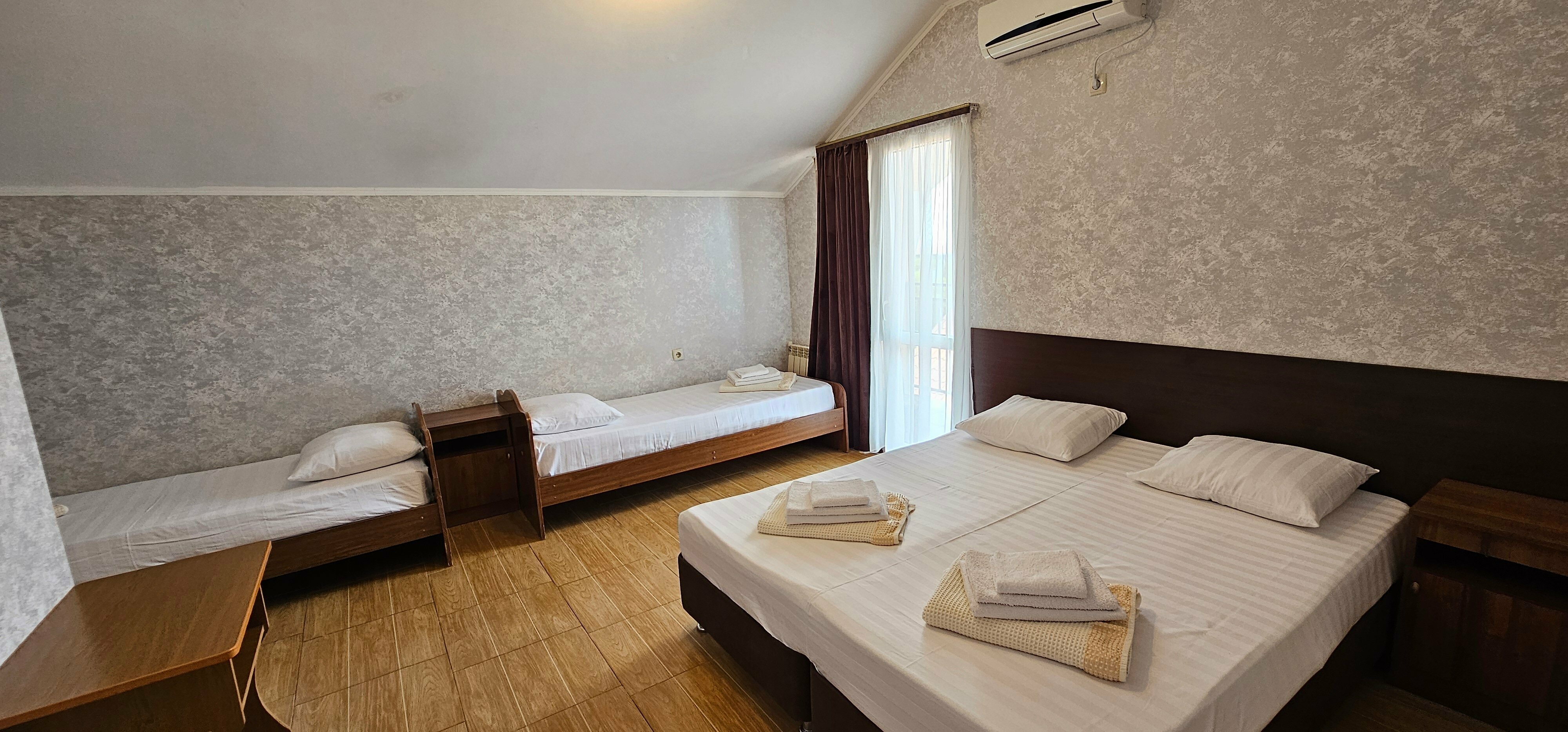 Четырехместный номер с балконом