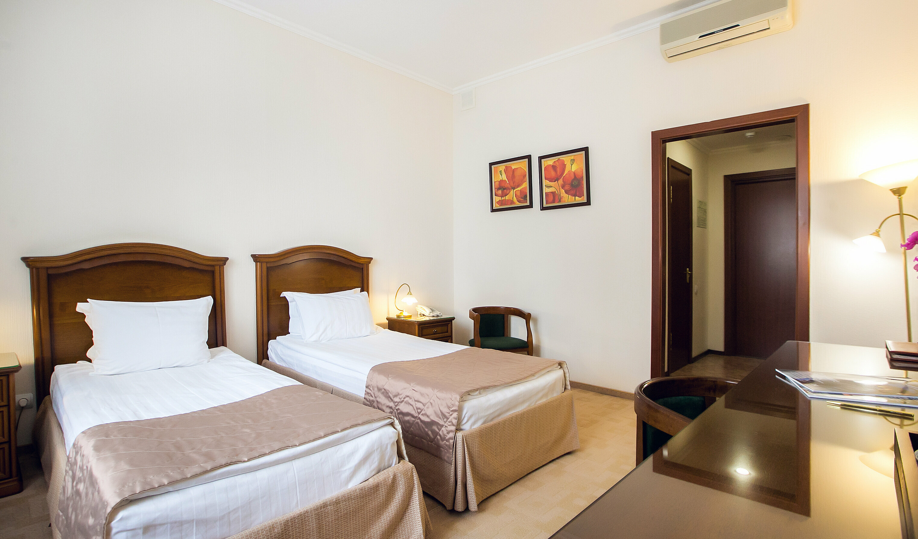 Двухместный номер с 2 двуспальными кроватями