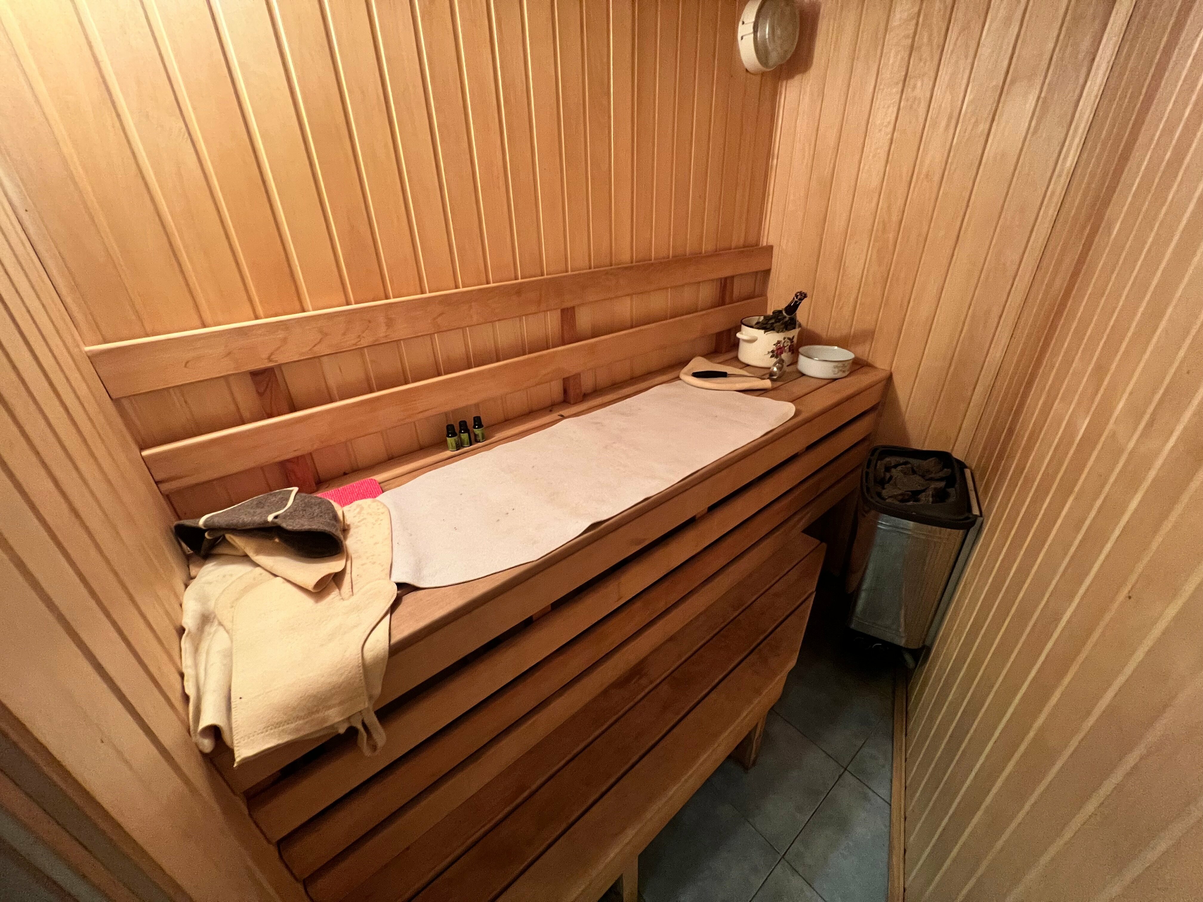 Трехкомнатные апартаменты с сауной и джакузи