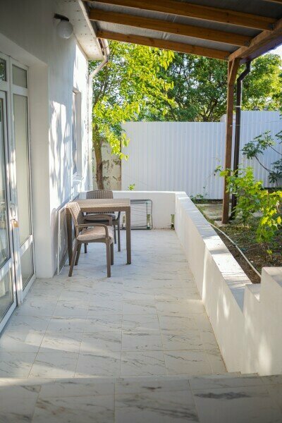 Семейный номер с видом на сад