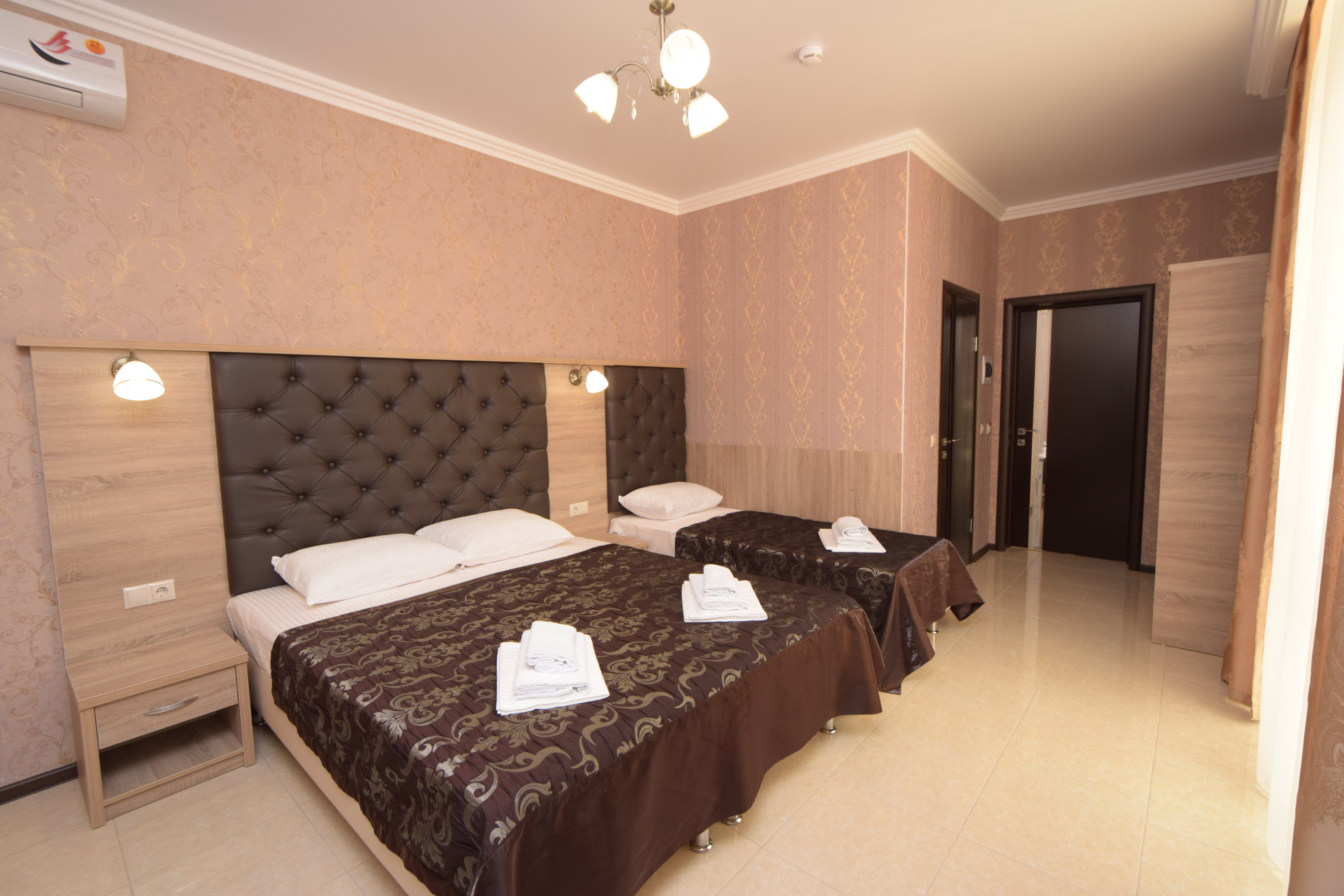 Трехместный номер с балконом