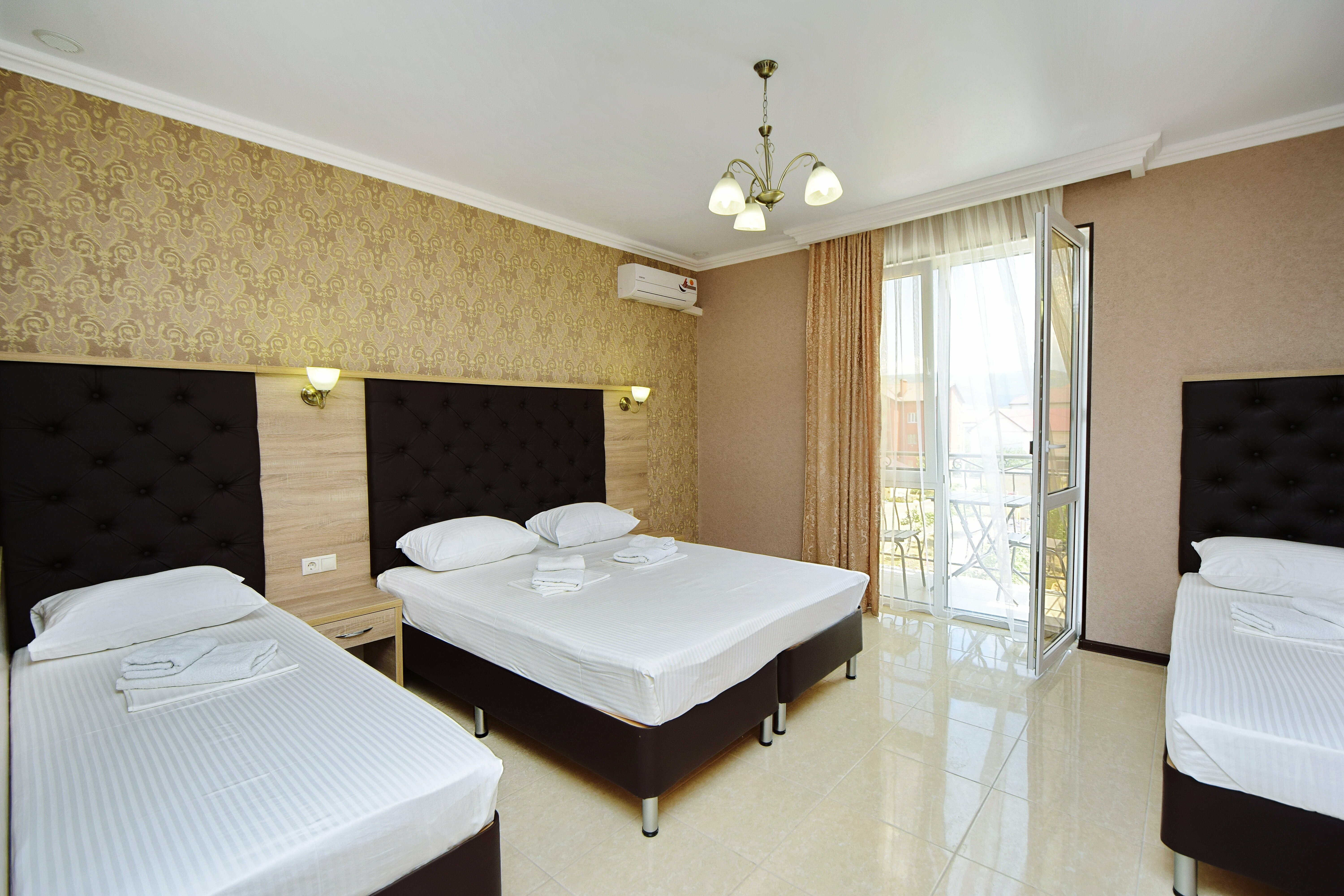 Четырехместный номер с балконом