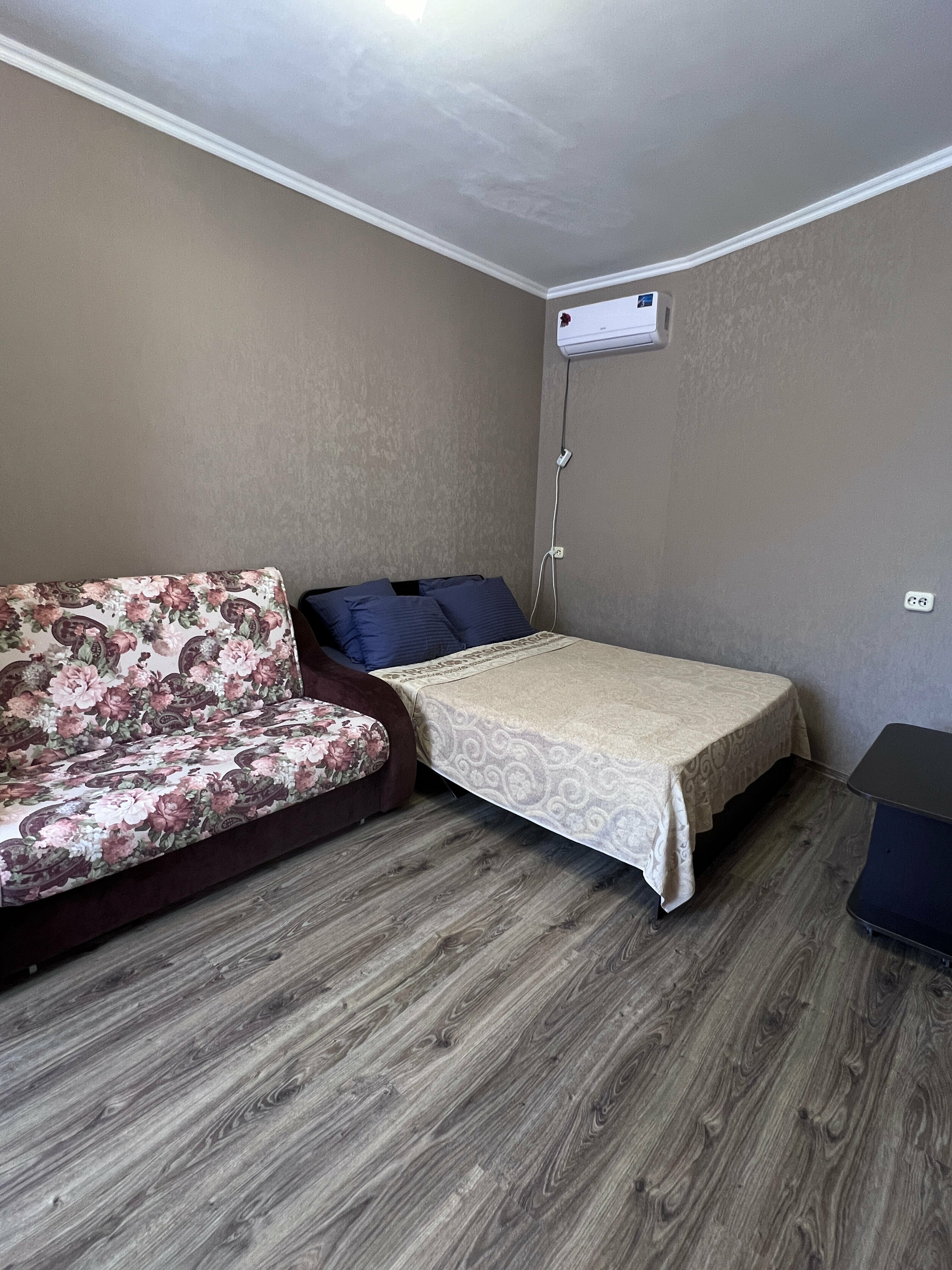 Трехместный номер «Комфорт» с душем