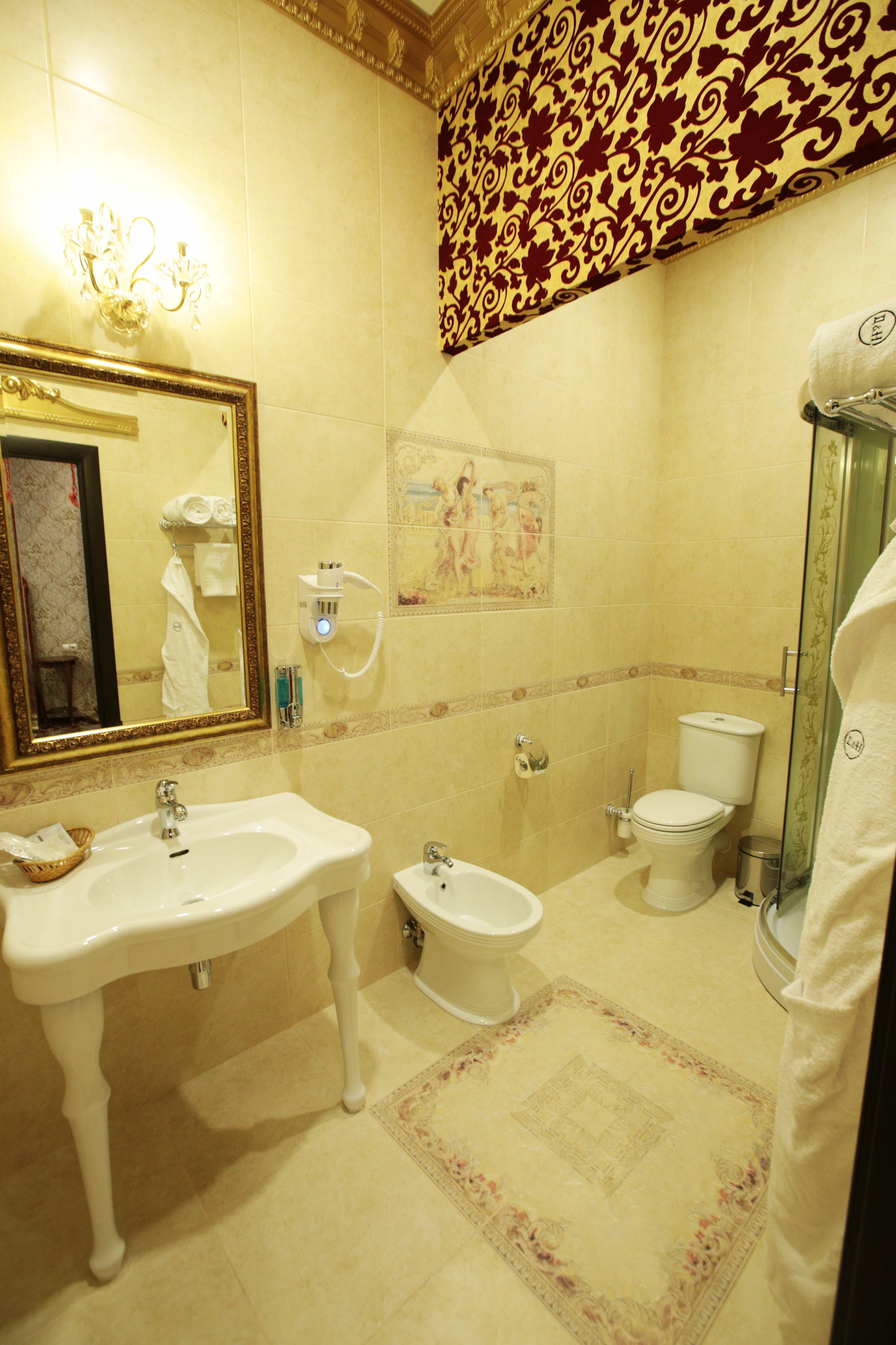 Люкс с кроватью размера "queen-size" и гидромассажной ванной