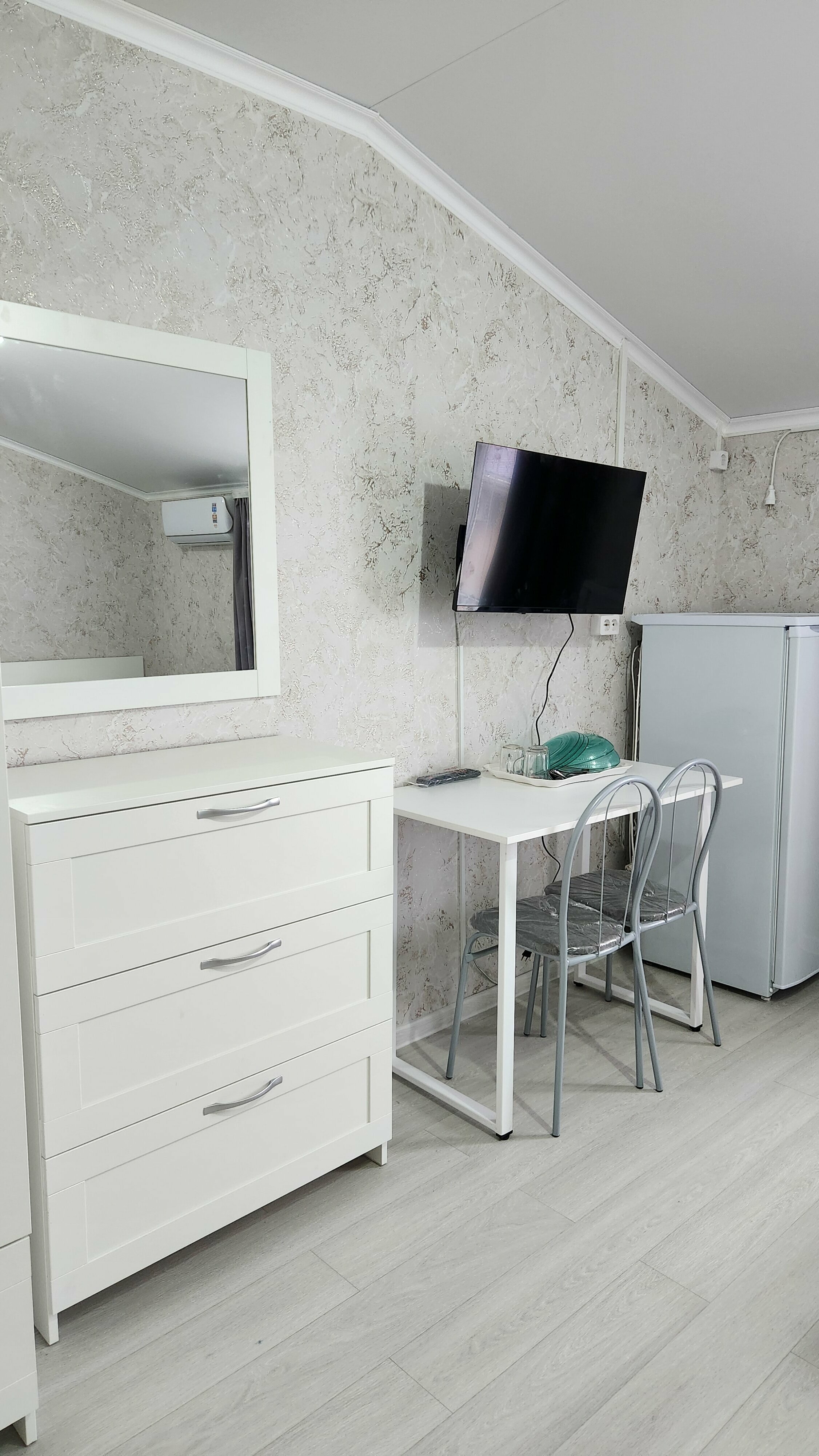 Четырехместный номер с общей ванной комнатой