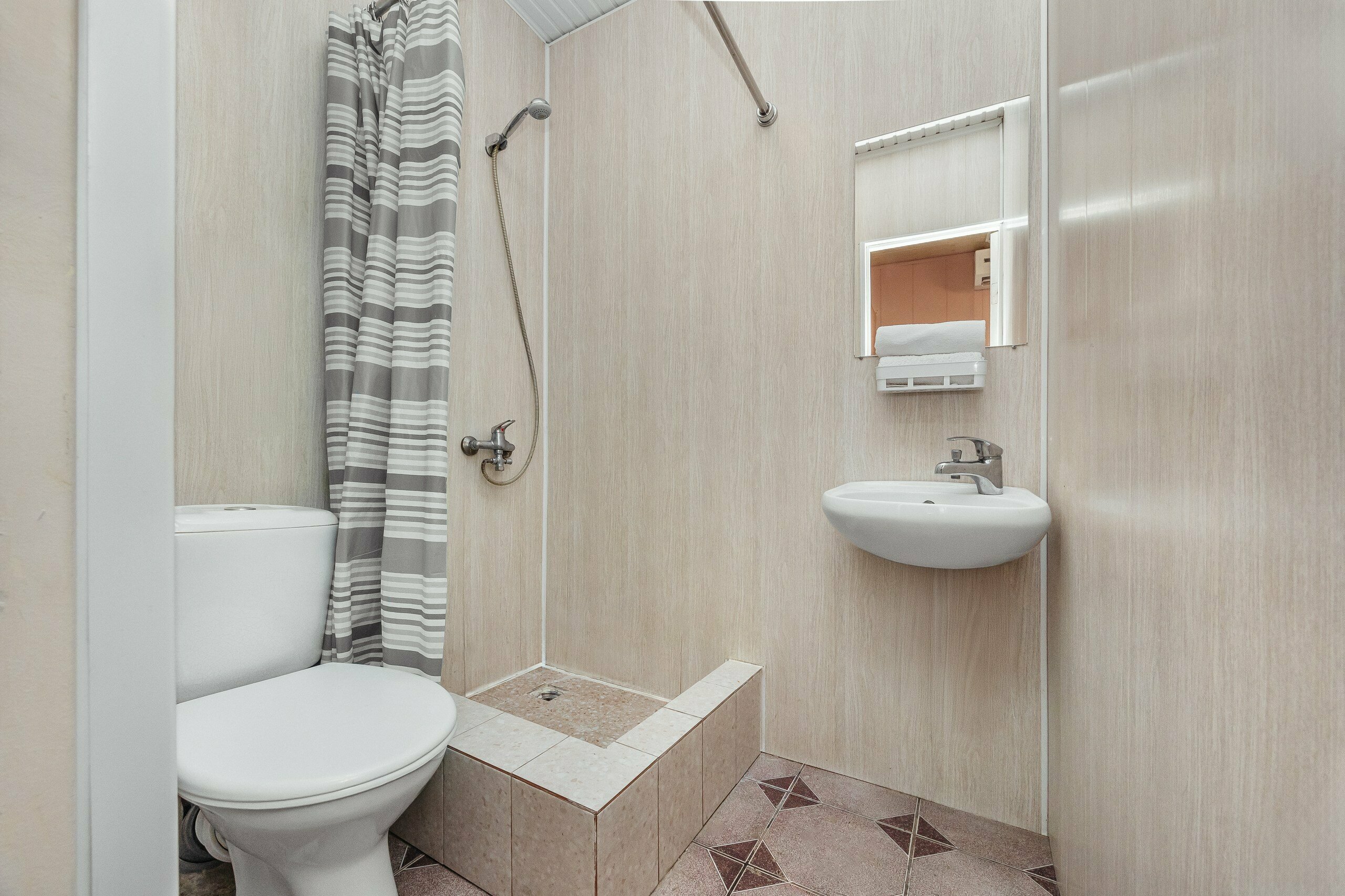 Трехместный номер эконом-класса