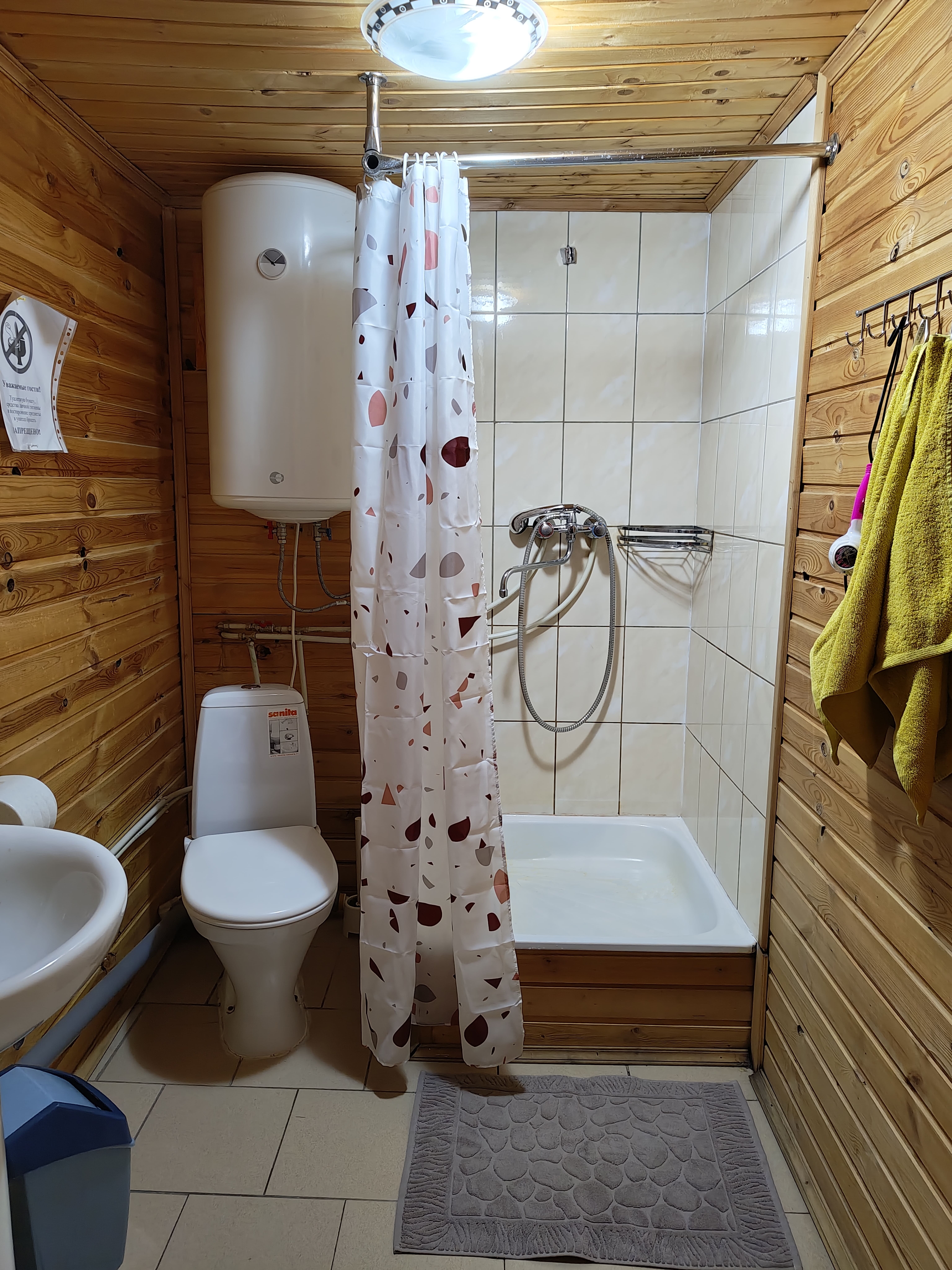 Семейный номер с видом на озеро