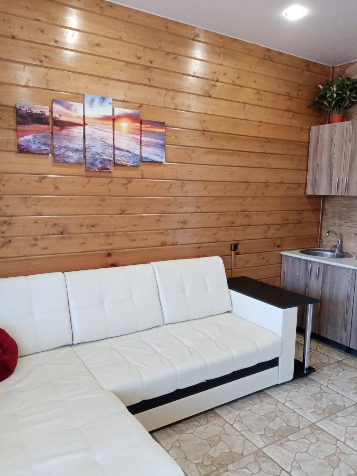 Четырехместный номер с ванной комнатой