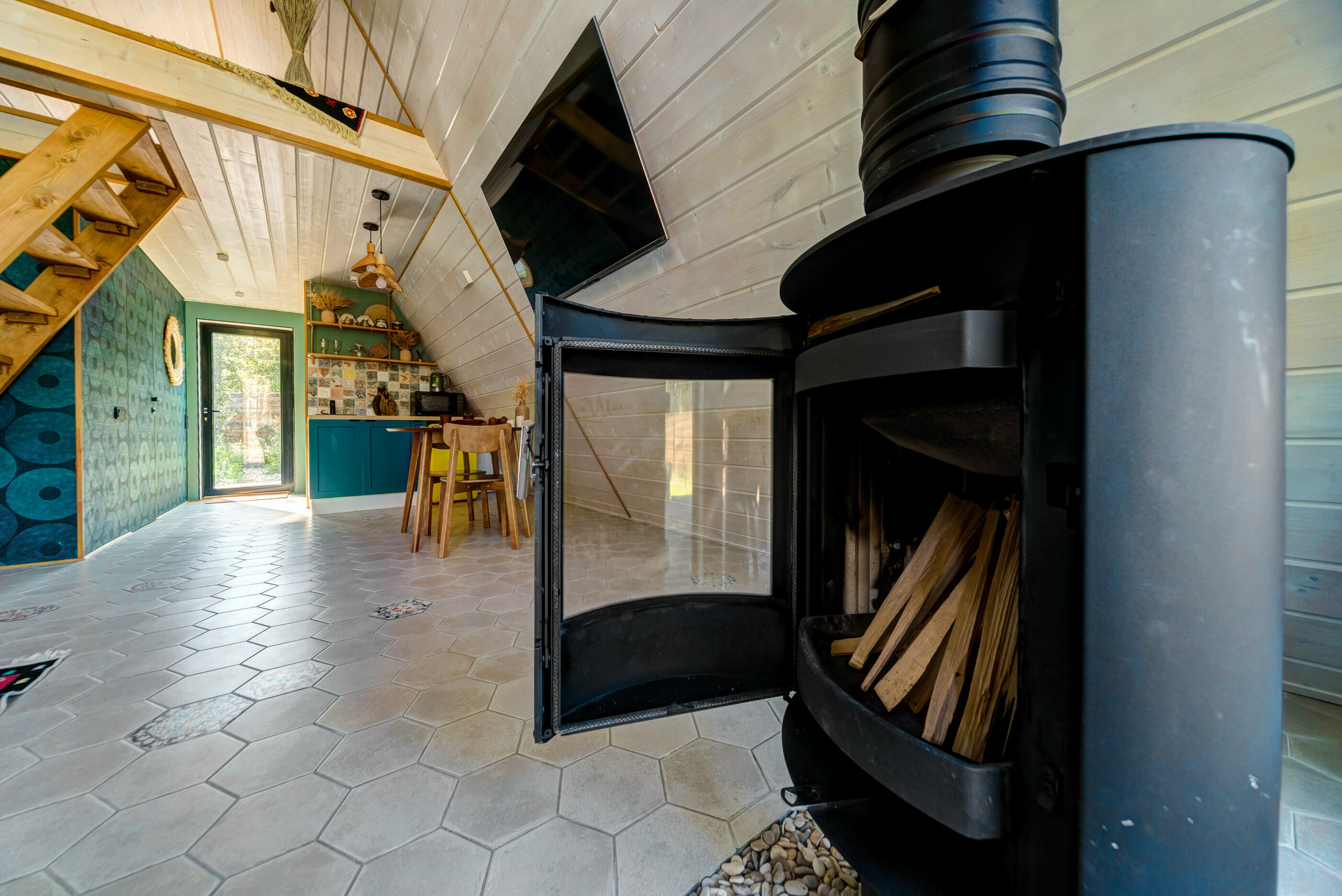 Дом с купелью на террасе