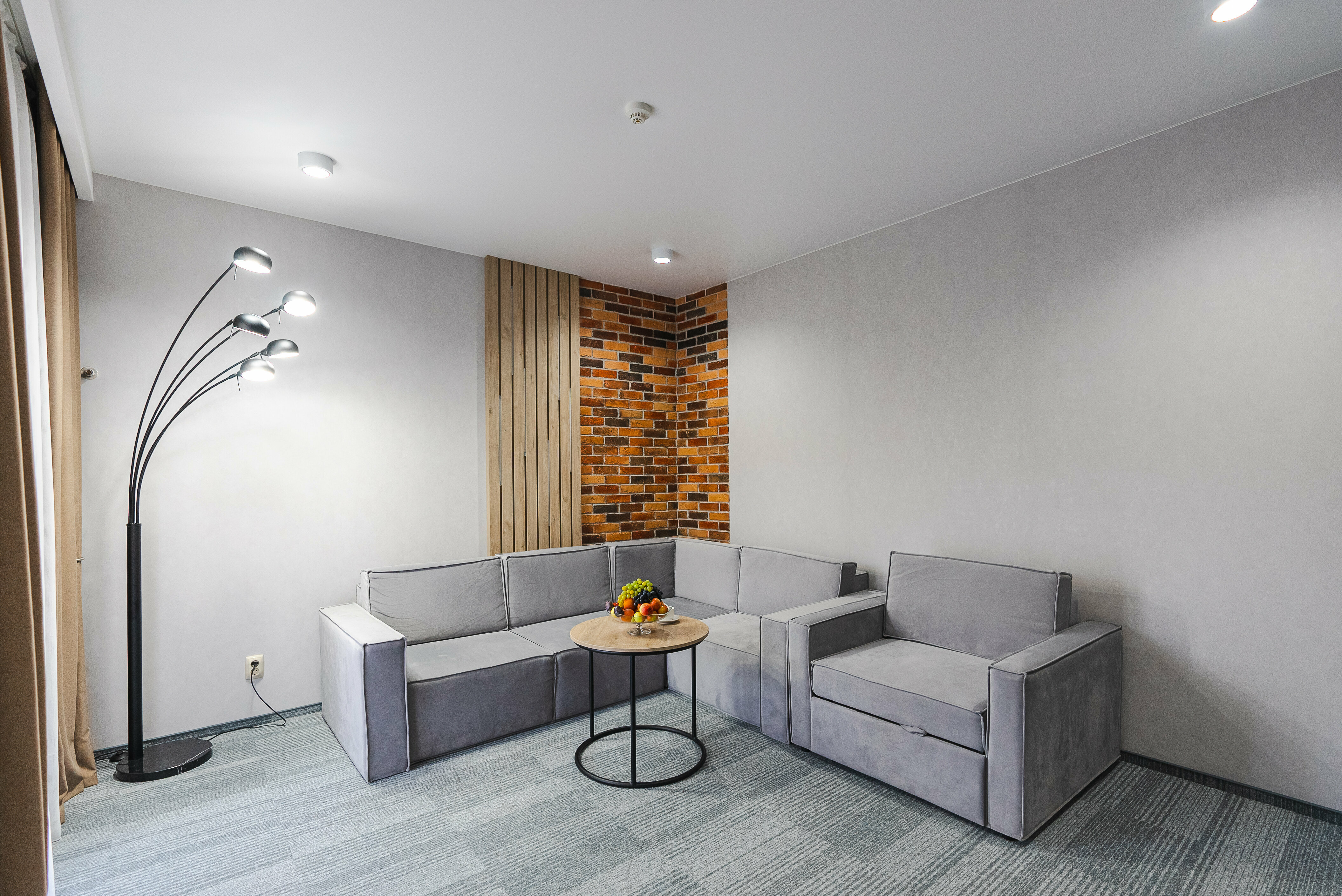 «Люкс» — номер двухкомнатный, двухместный