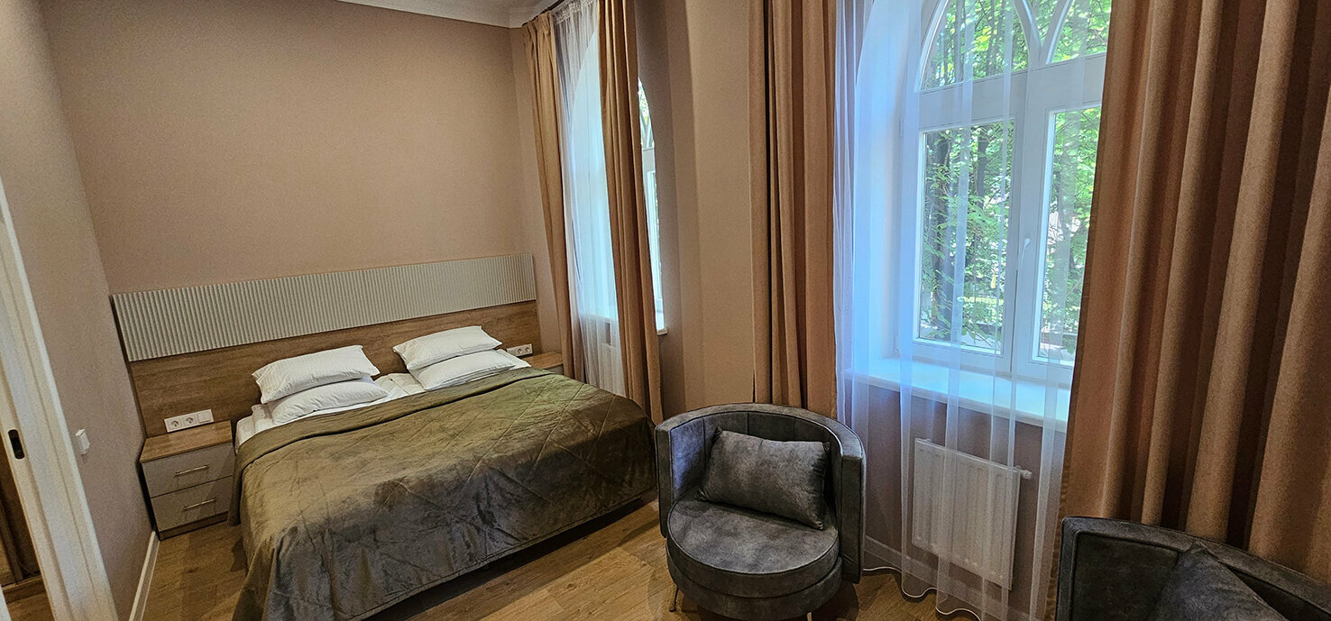 Джуниор Сюит