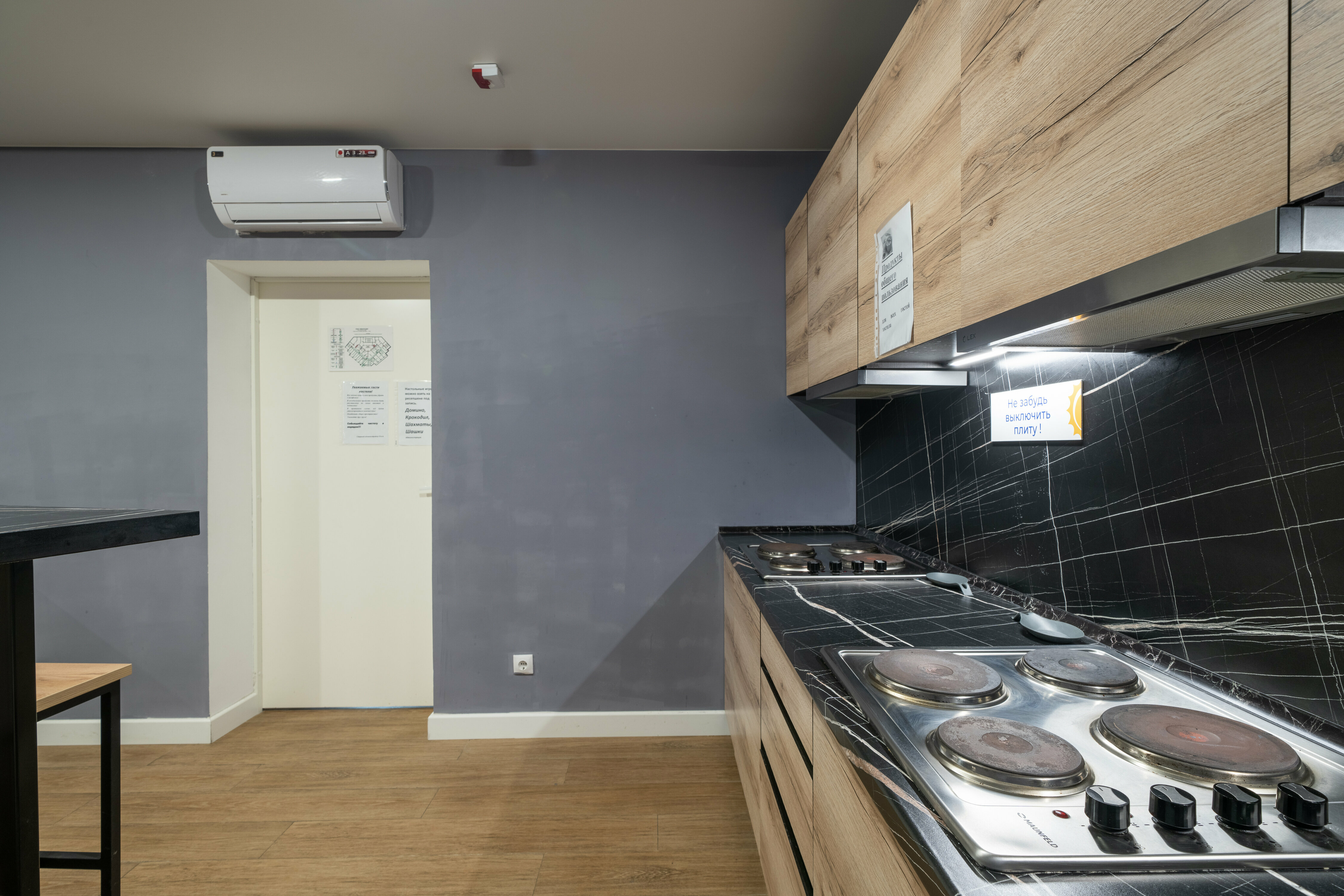 Спальное место на двухъярусной кровати в общем номере для мужчин