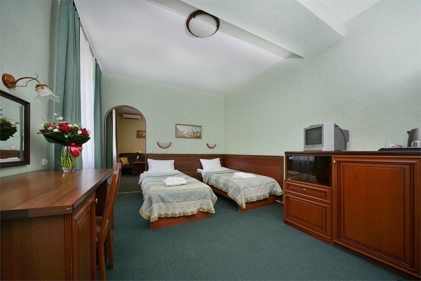 "Семейный" с одной двуспальной / двумя односпальными кроватями