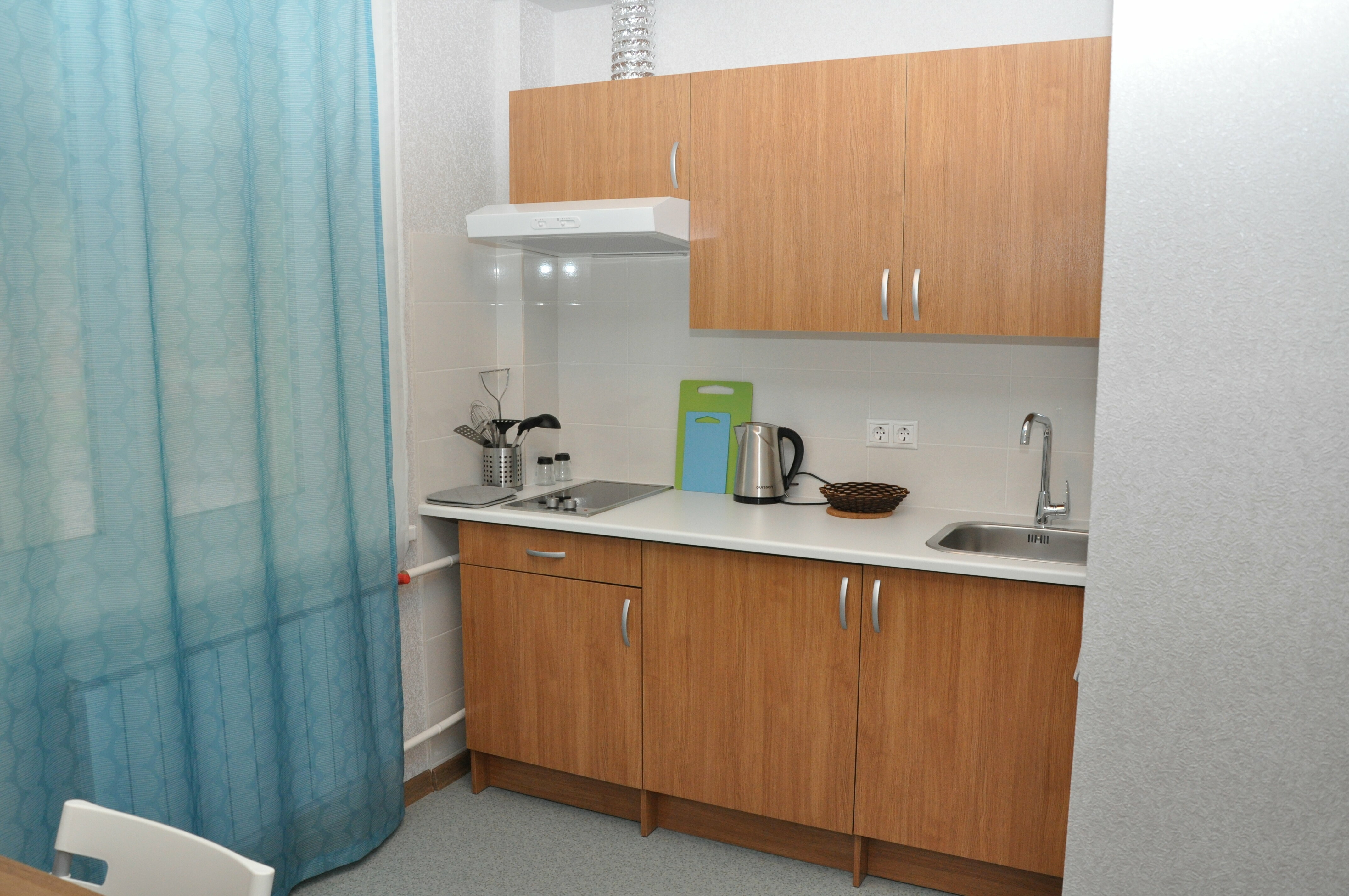 Трехместный номер с двуспальной и односпальной кроватями с кухней