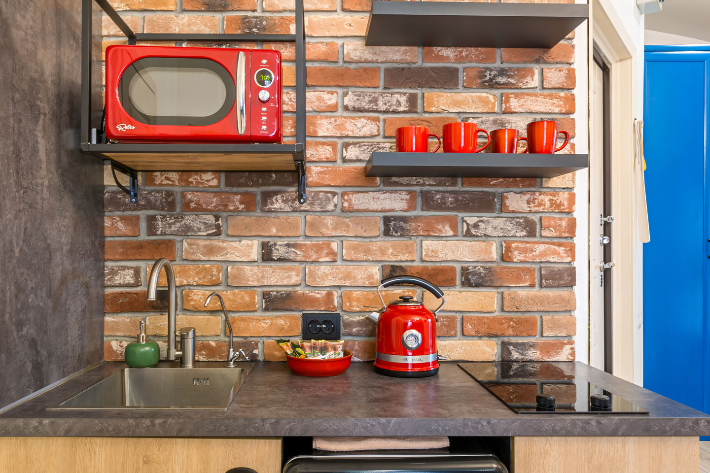 На Большом 13. Леон