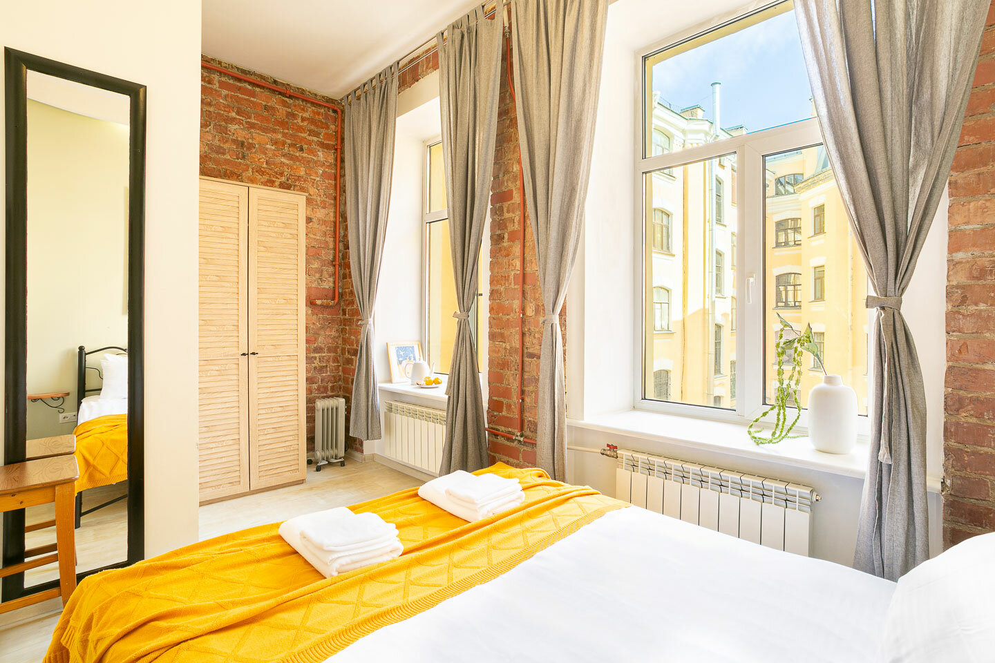 На Большом 13. 2 окна