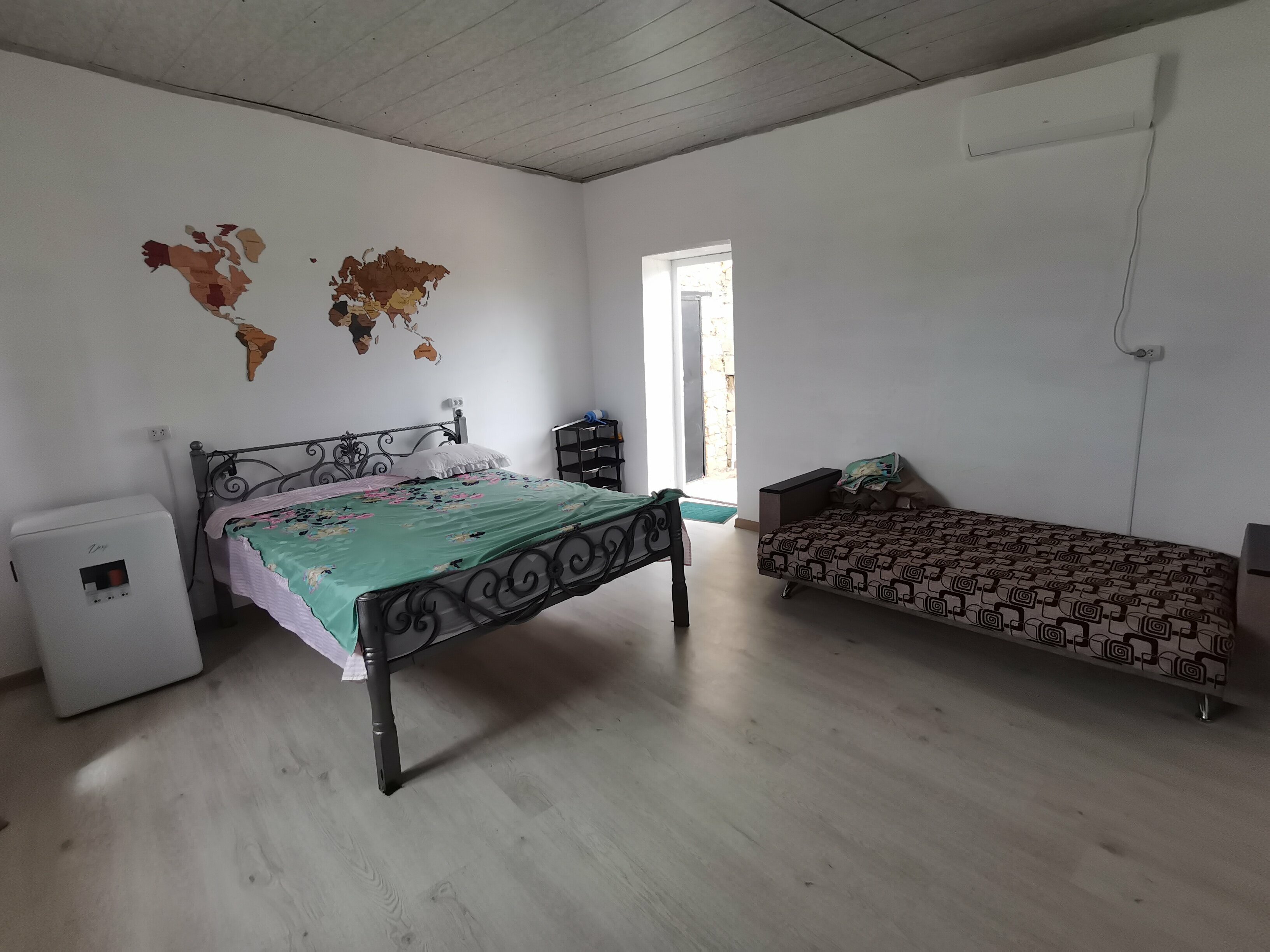 Дом-комната с летней кухней и сан узлом