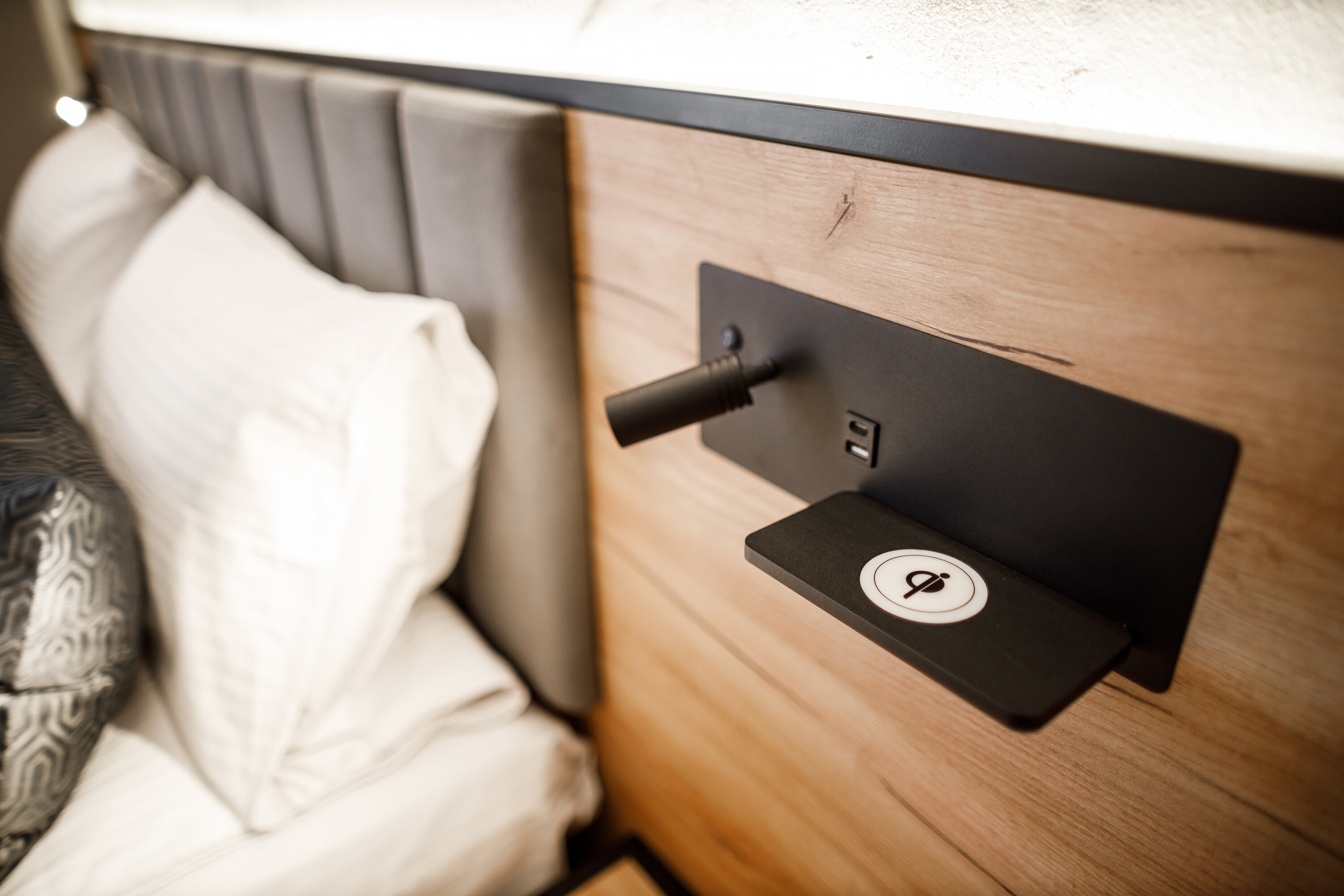 Четырёхместный (Улучшенный стандарт с диваном, корпус 1)