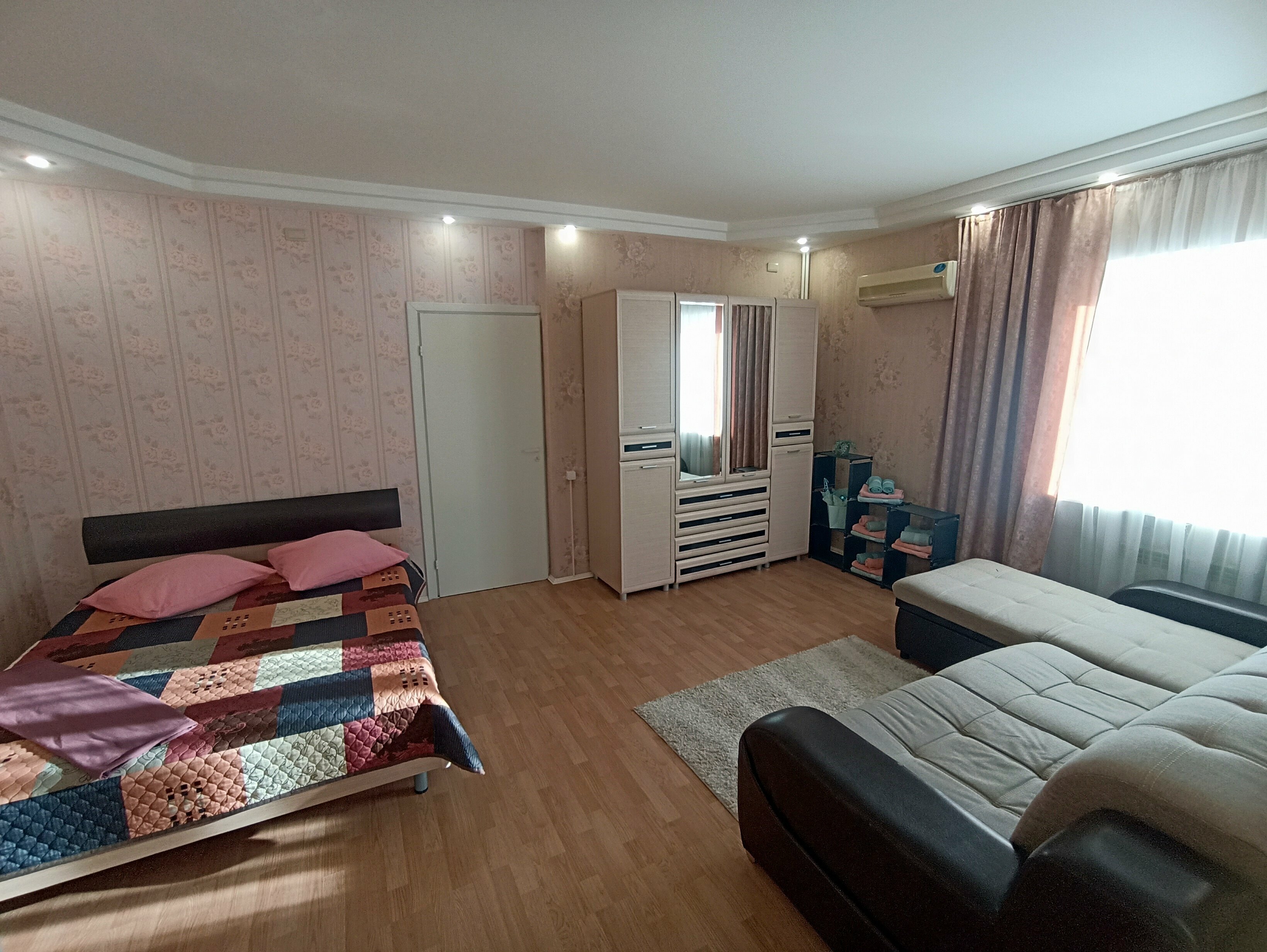 Апартаменты большие с кухней с 2 спальнями (8 человек)