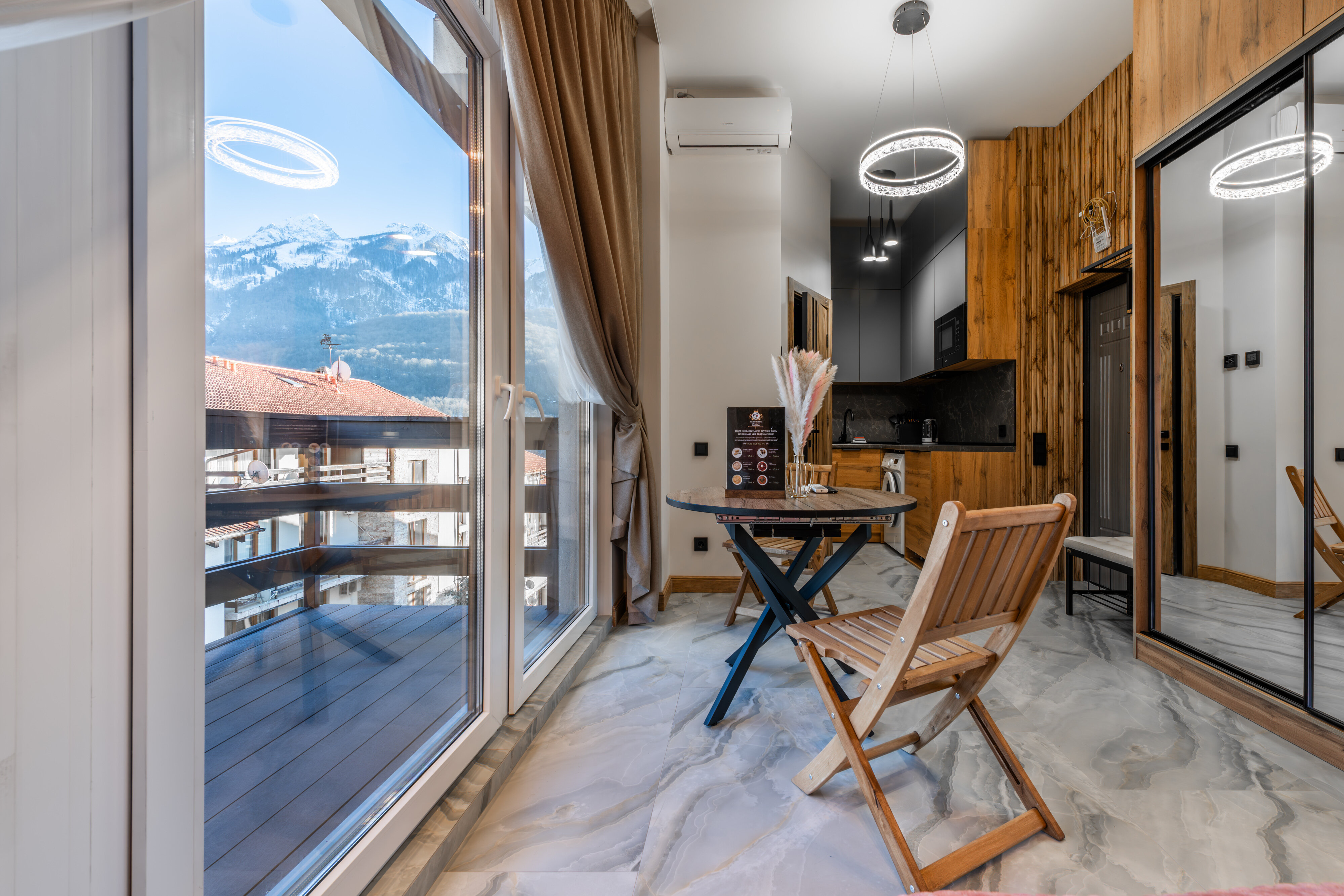 Дизайн-Студия «Эпик House» с балконом 21 м2