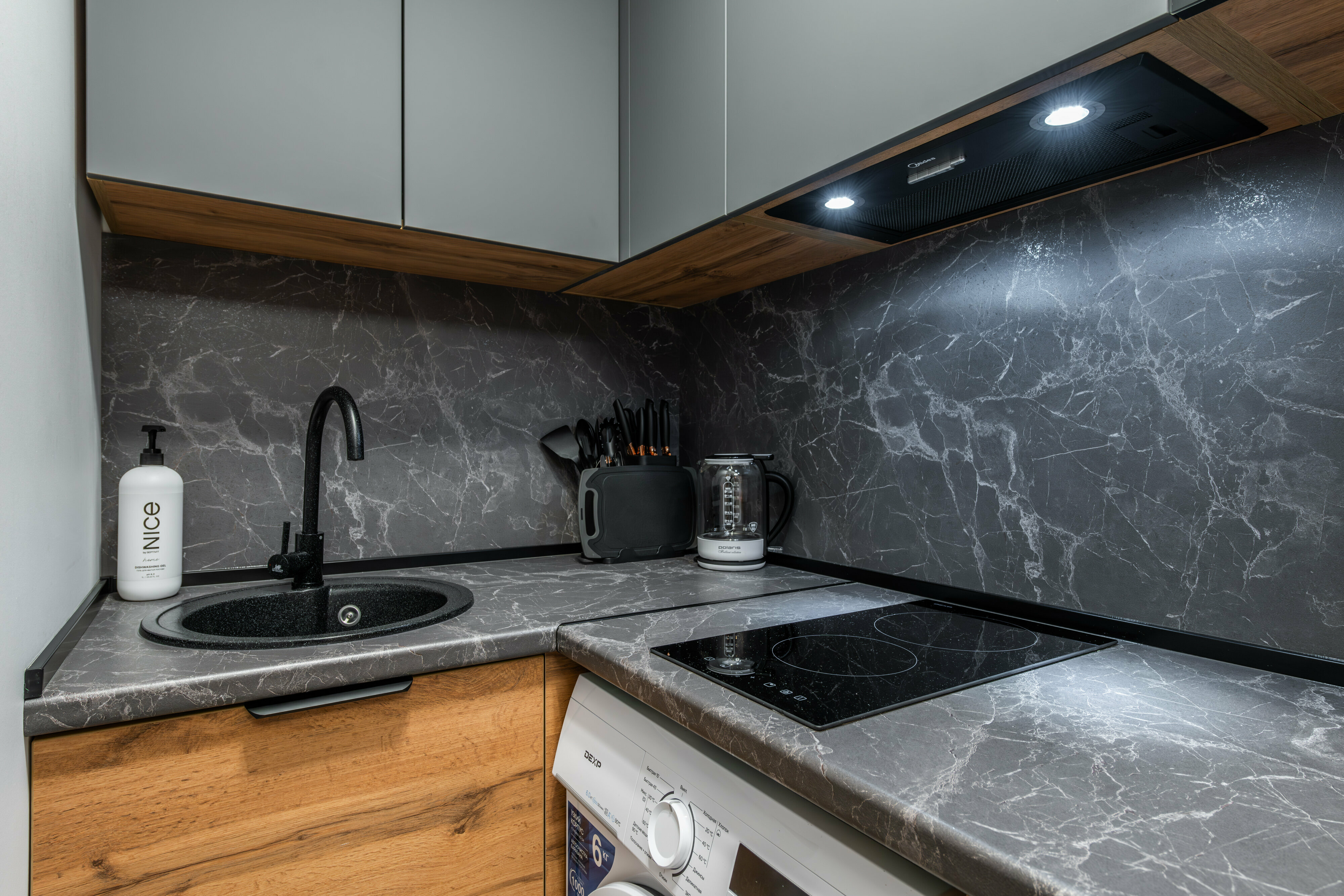 Дизайн-Студия «Эпик House» с балконом 21 м2