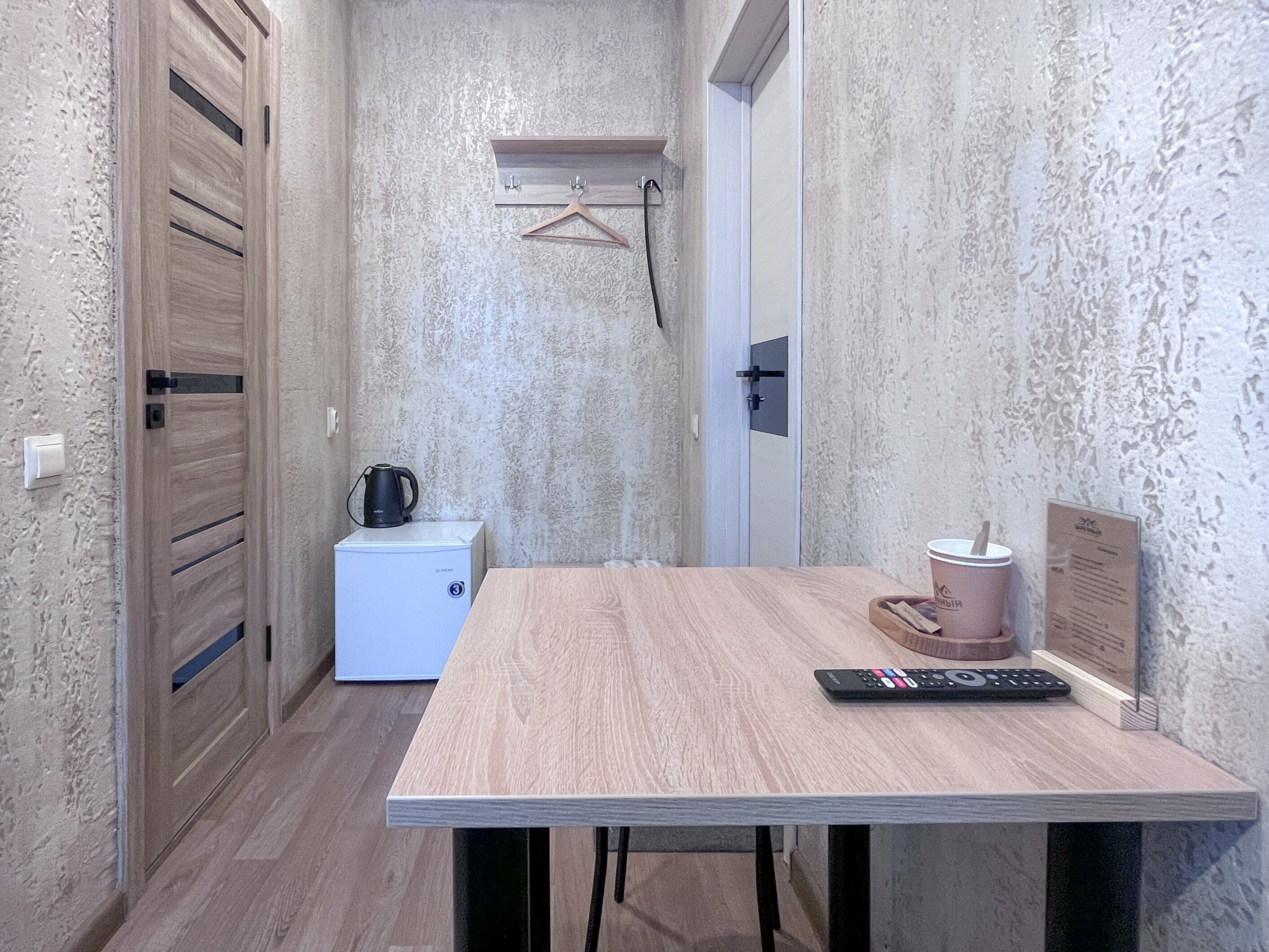 Небольшой двухместный номер с 2 отдельными кроватями