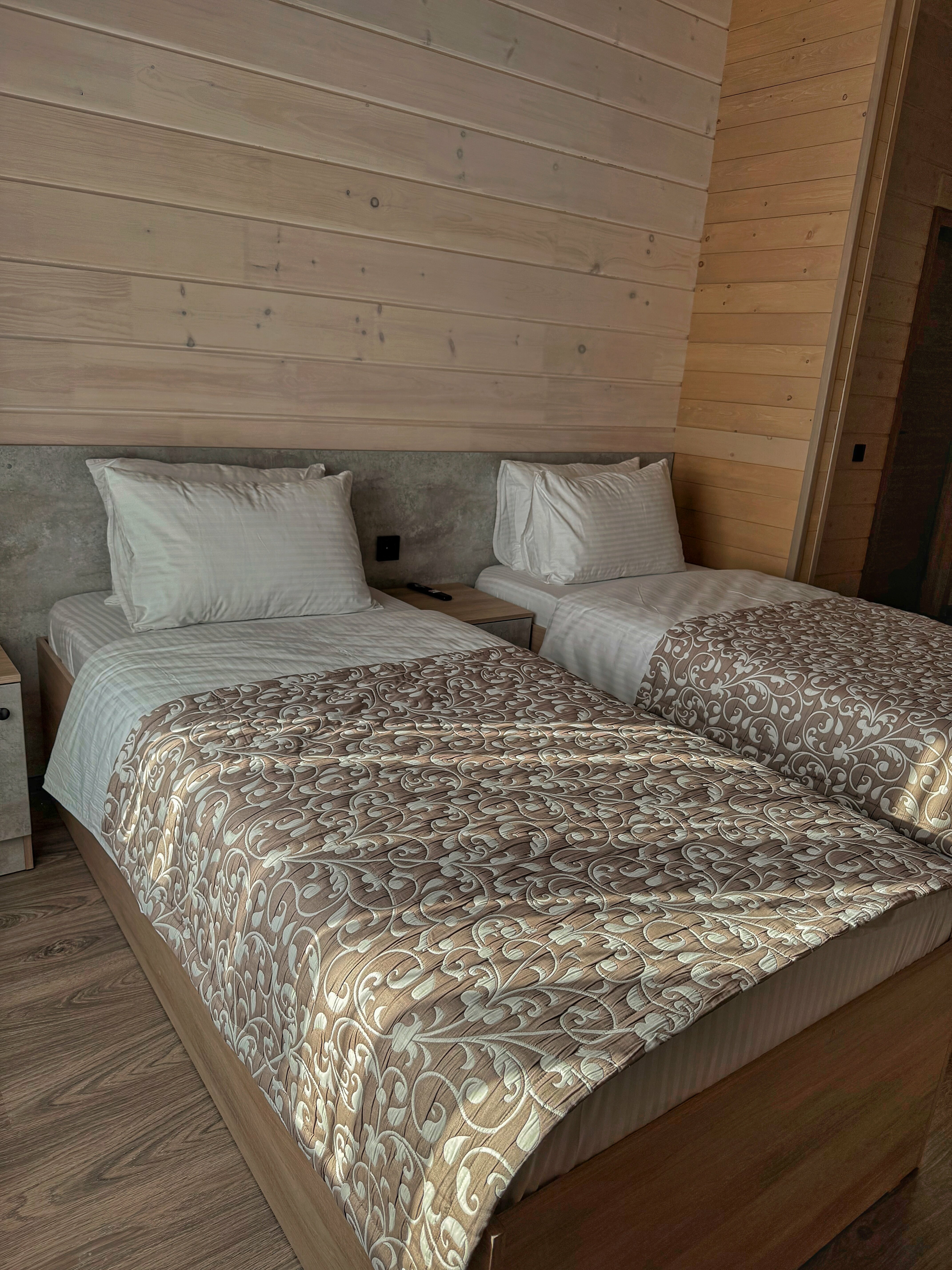 Улучшенный двухместный номер с 2 отдельными кроватями