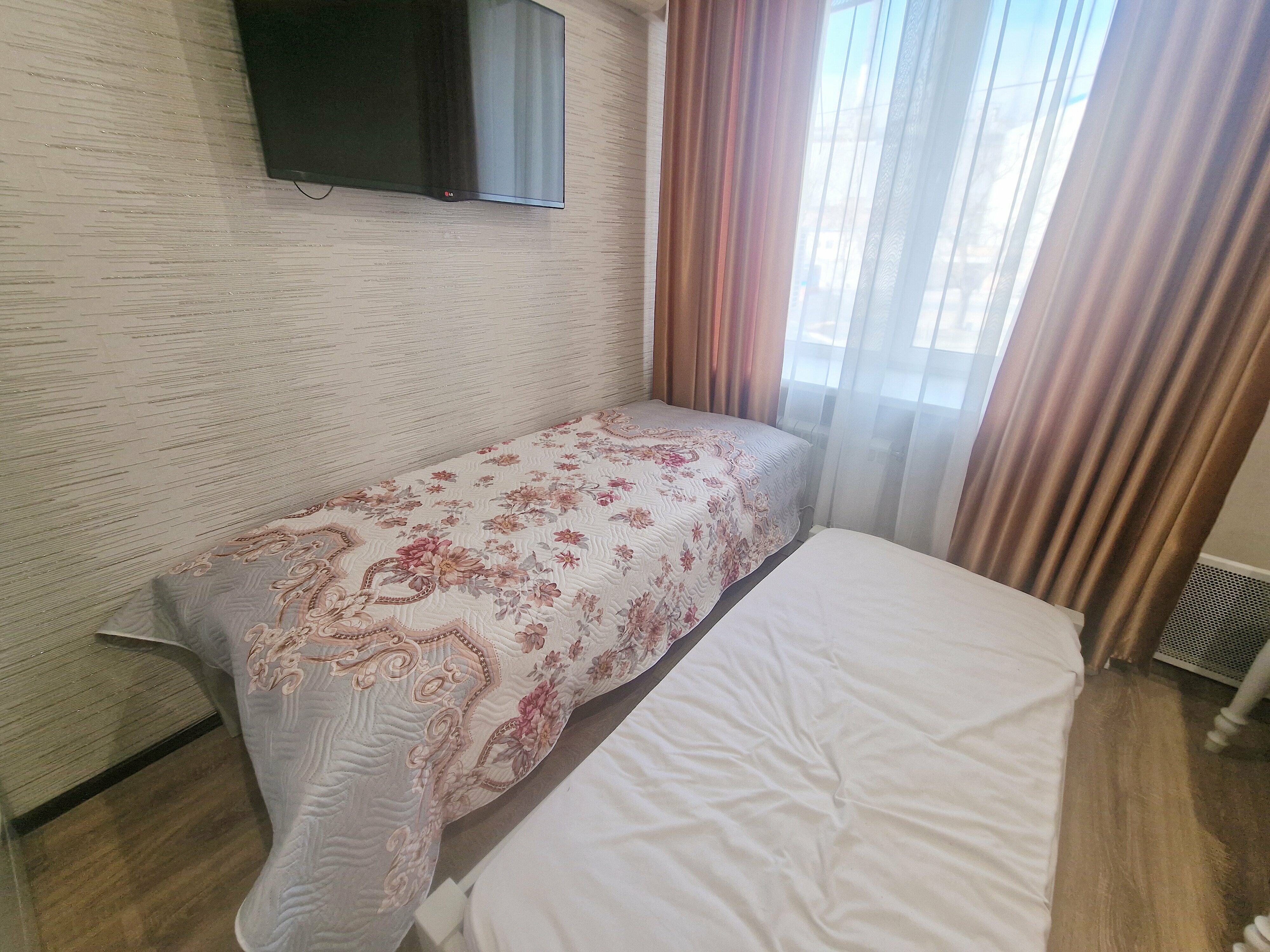 Четырехместный номер с ванной комнатой