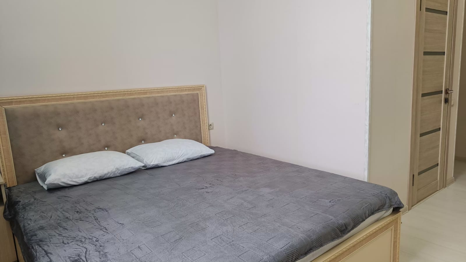 Двухместный номер Стандарт + с одной двуспальной или двумя односпальными кроватями