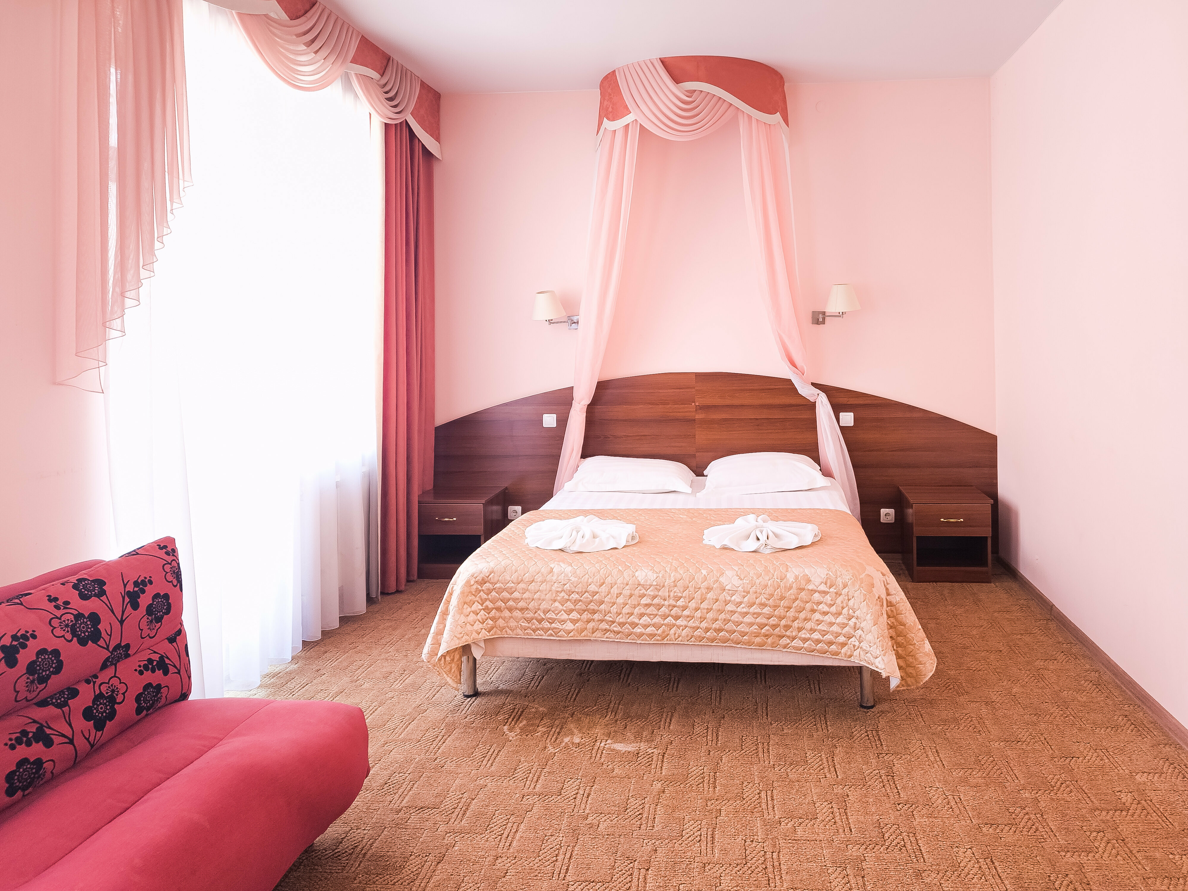 Комфорт+ с двуспальной кроватью и кресло-кроватью