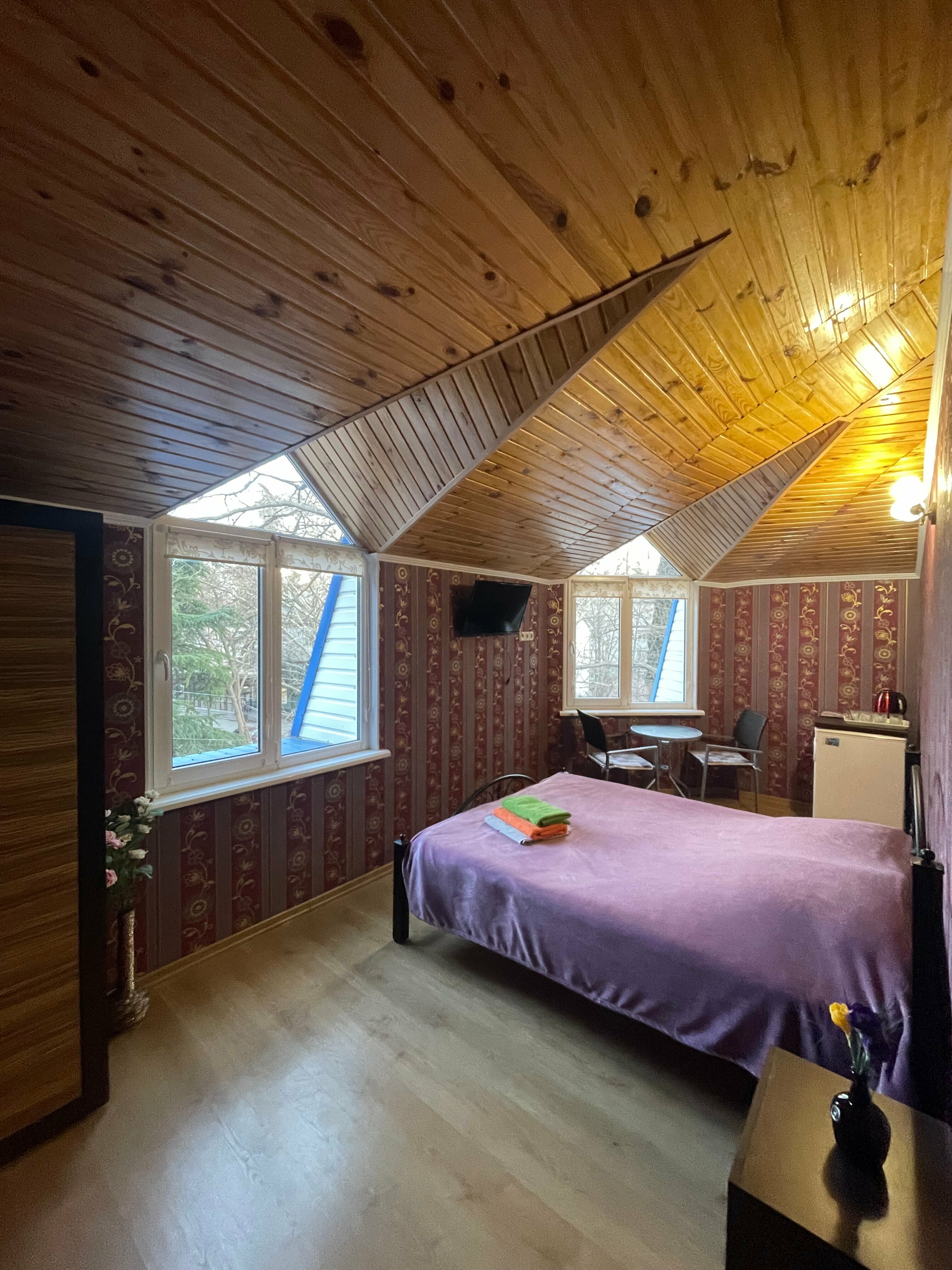 Четырехместный номер с ванной комнатой