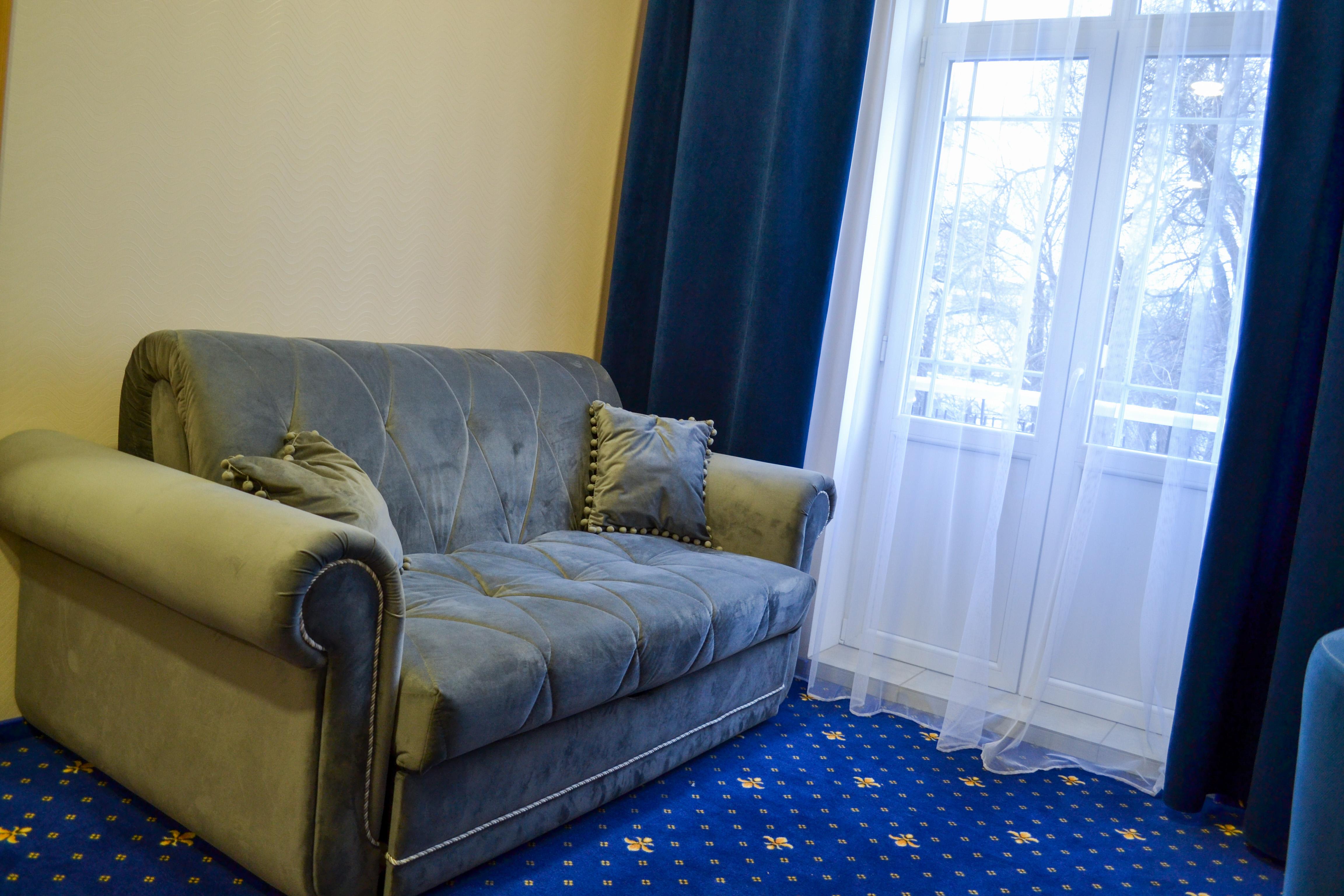 Двухкомнатный номер категории "Люкс" с балконом