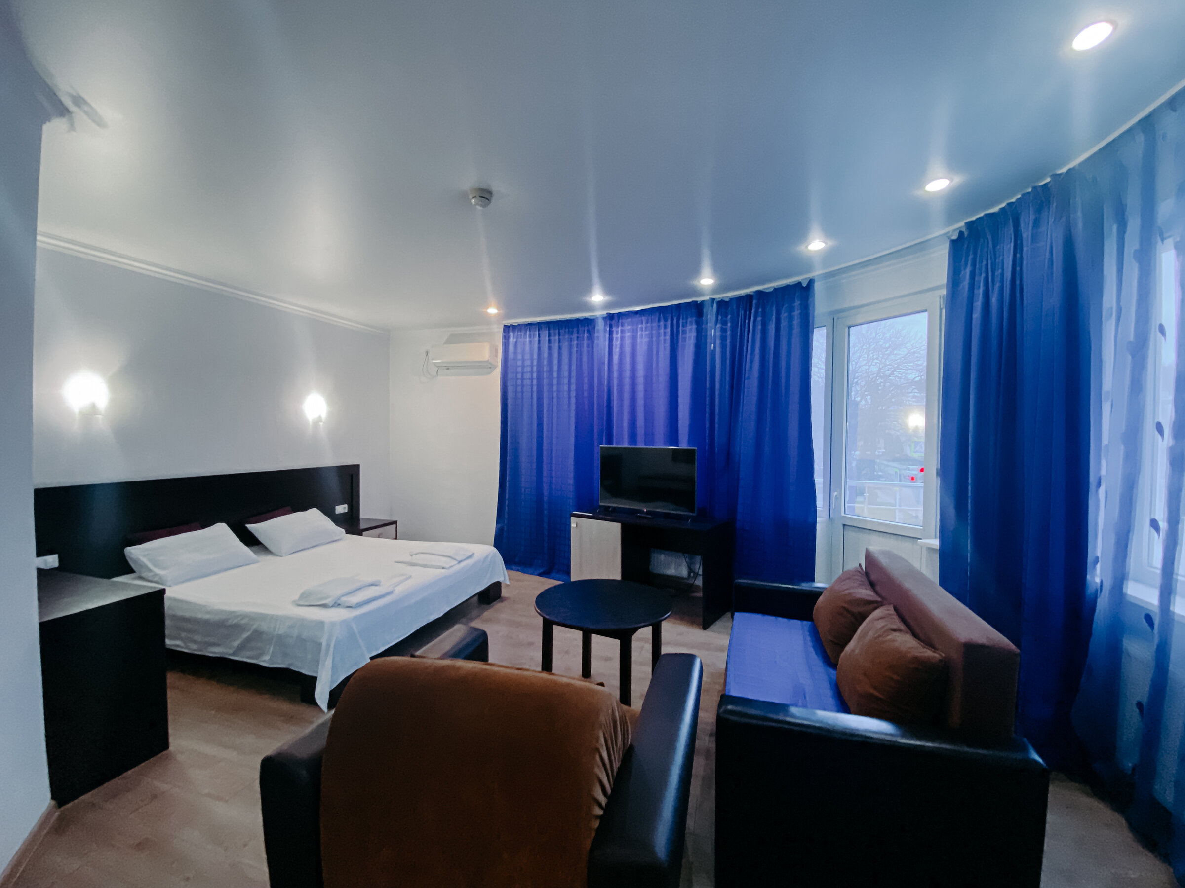 Семейный номер с балконом