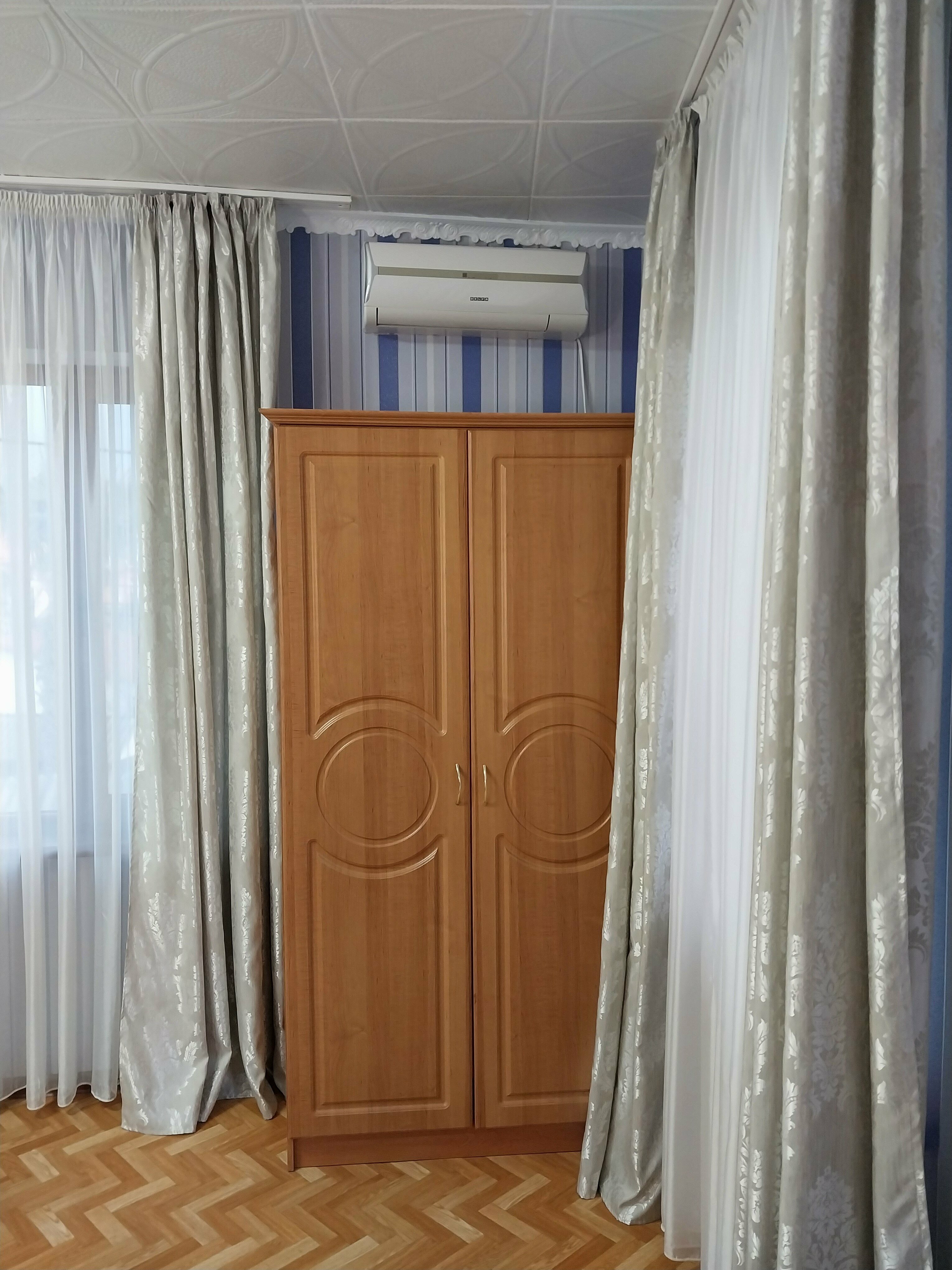 Семейный номер с боковым видом на море