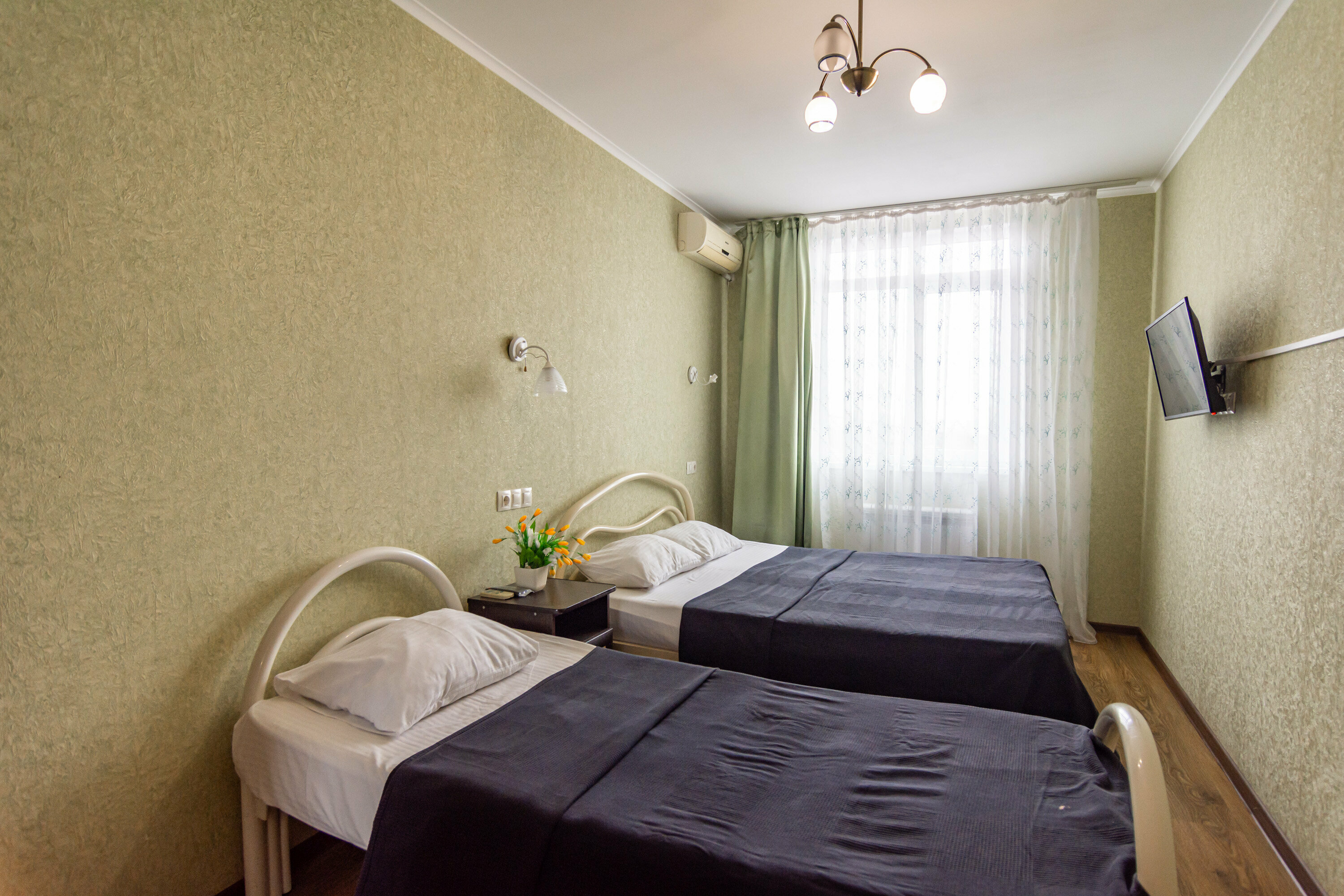 3хместный люкс с собственной кухней и видом на горы.