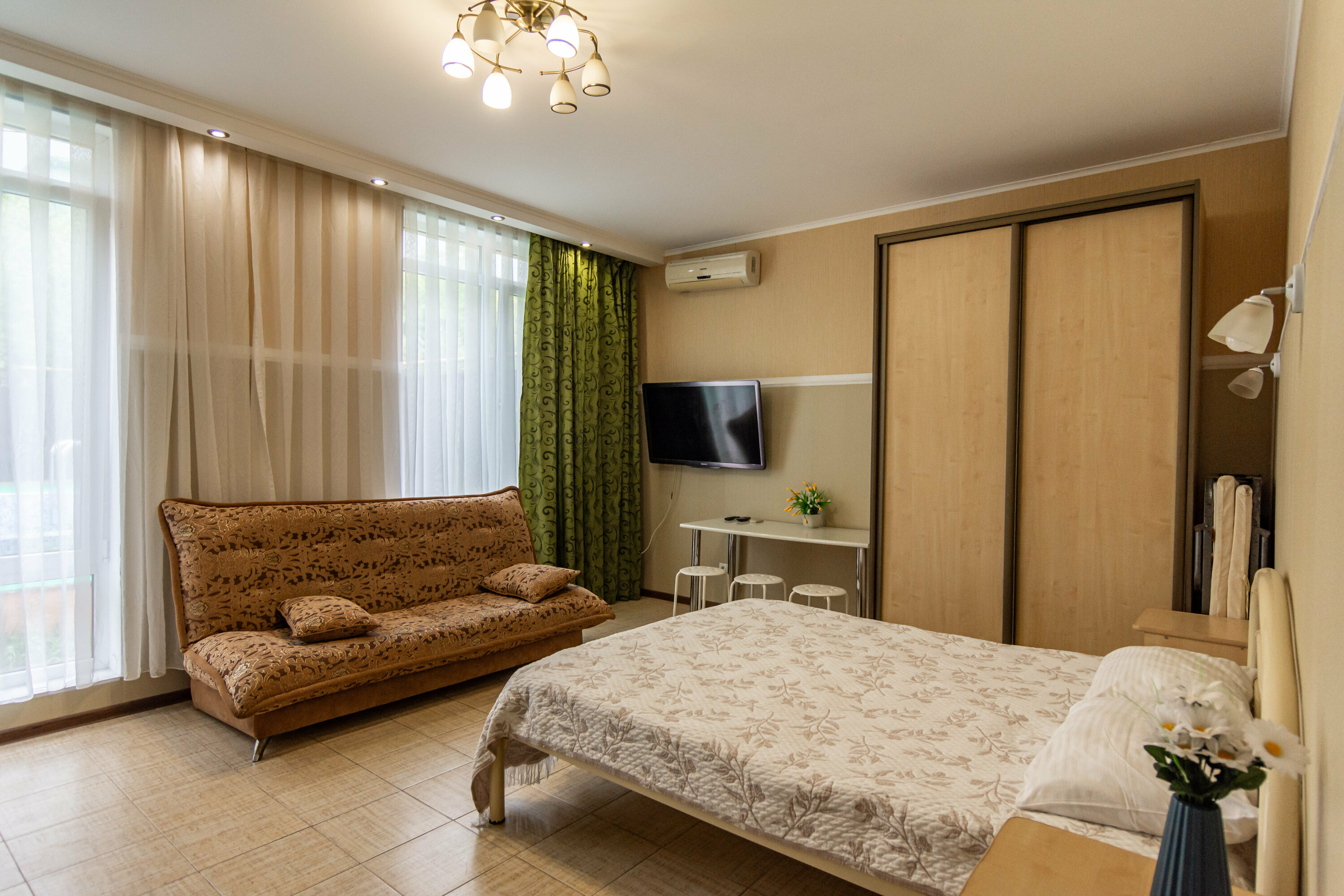 Номер-студия с видом на бассейн