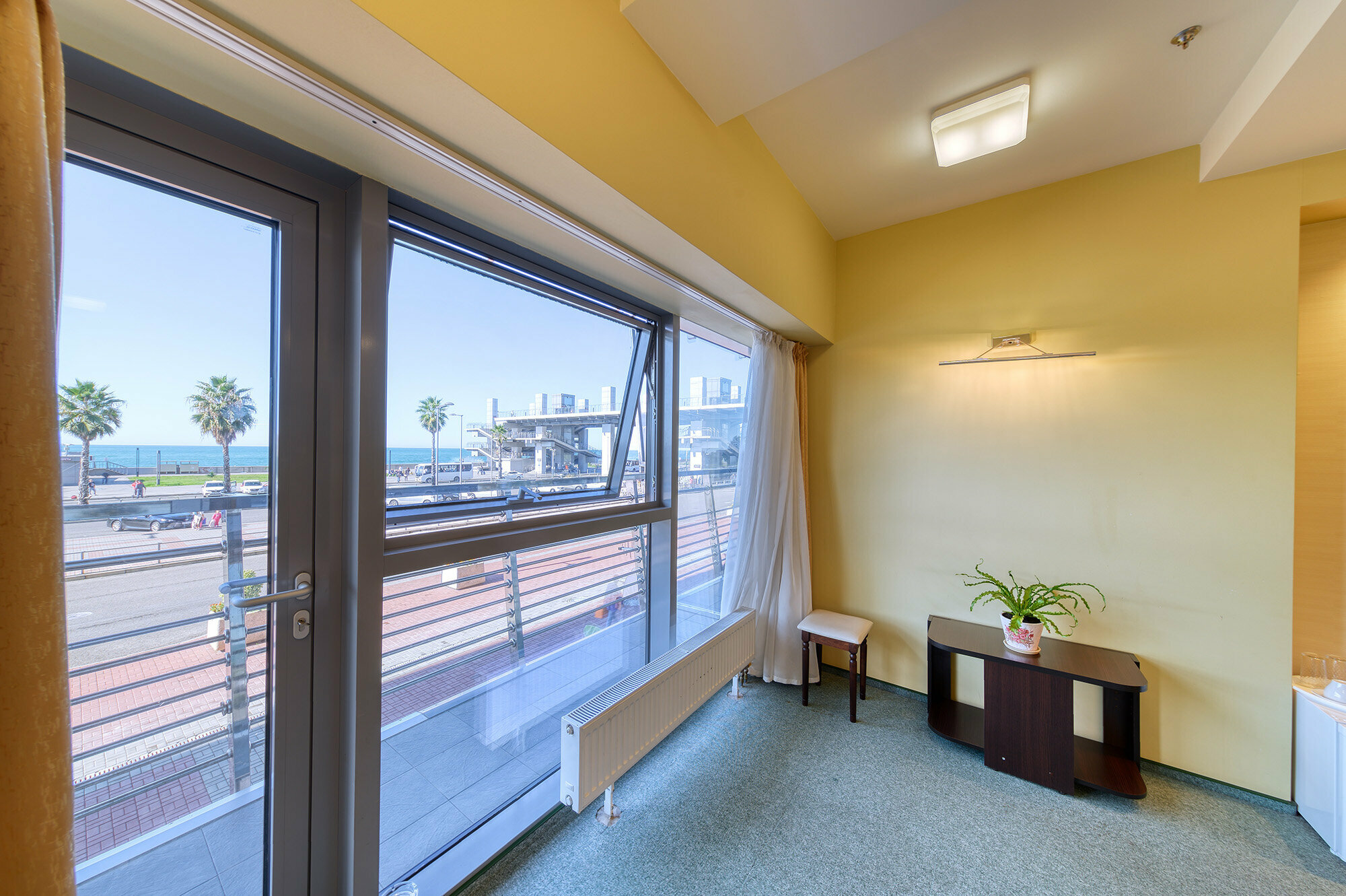 Трехместный с 3 односпальными кроватями