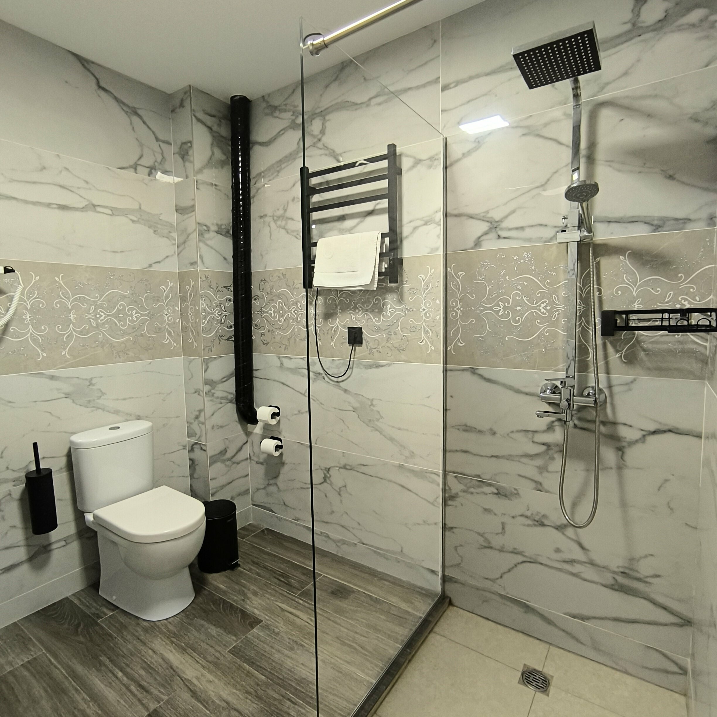 Трехместный номер с видом на озеро