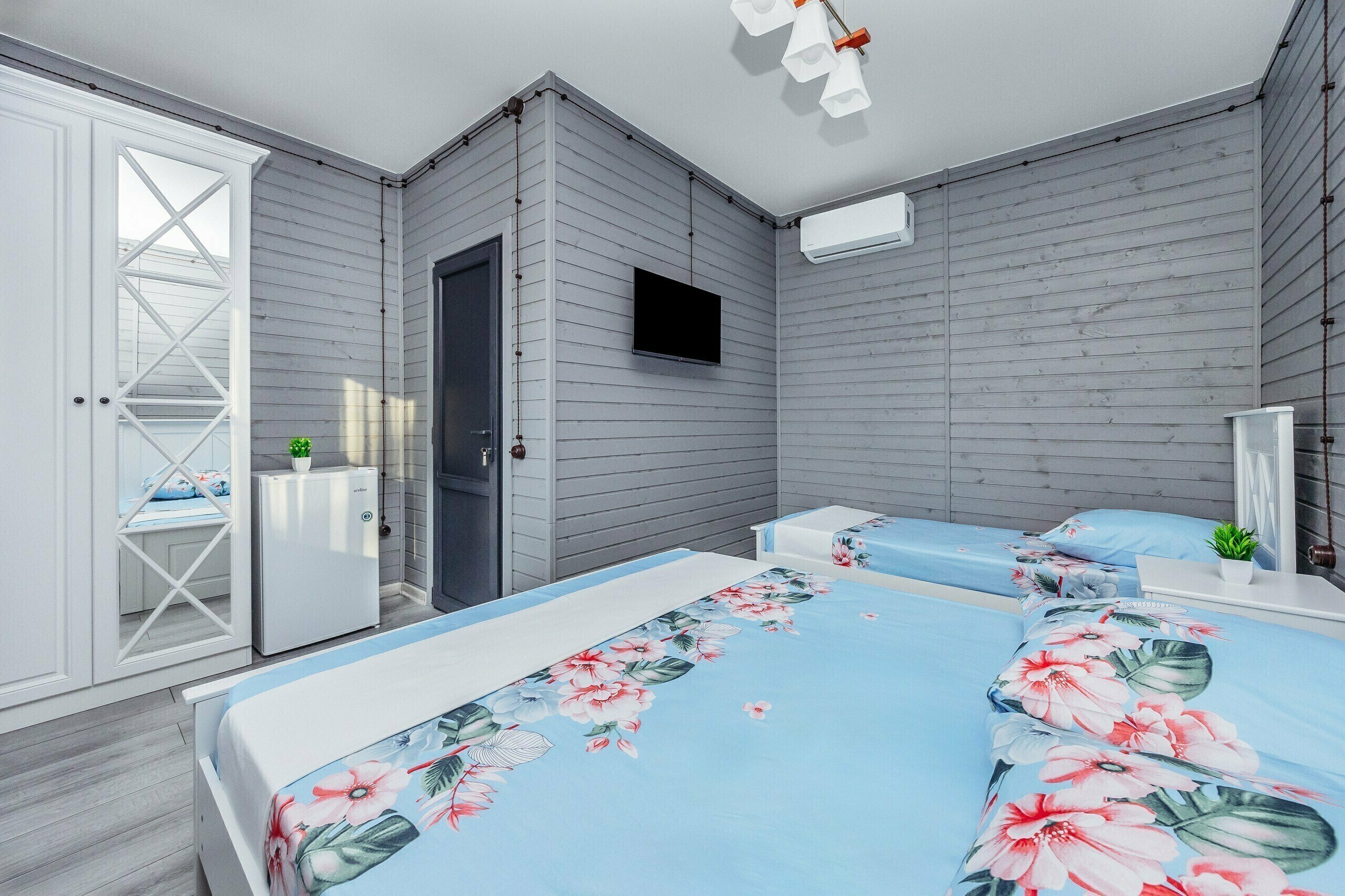 Двухкомнатный домик в гостевом комплексе "БроНау Семейный"