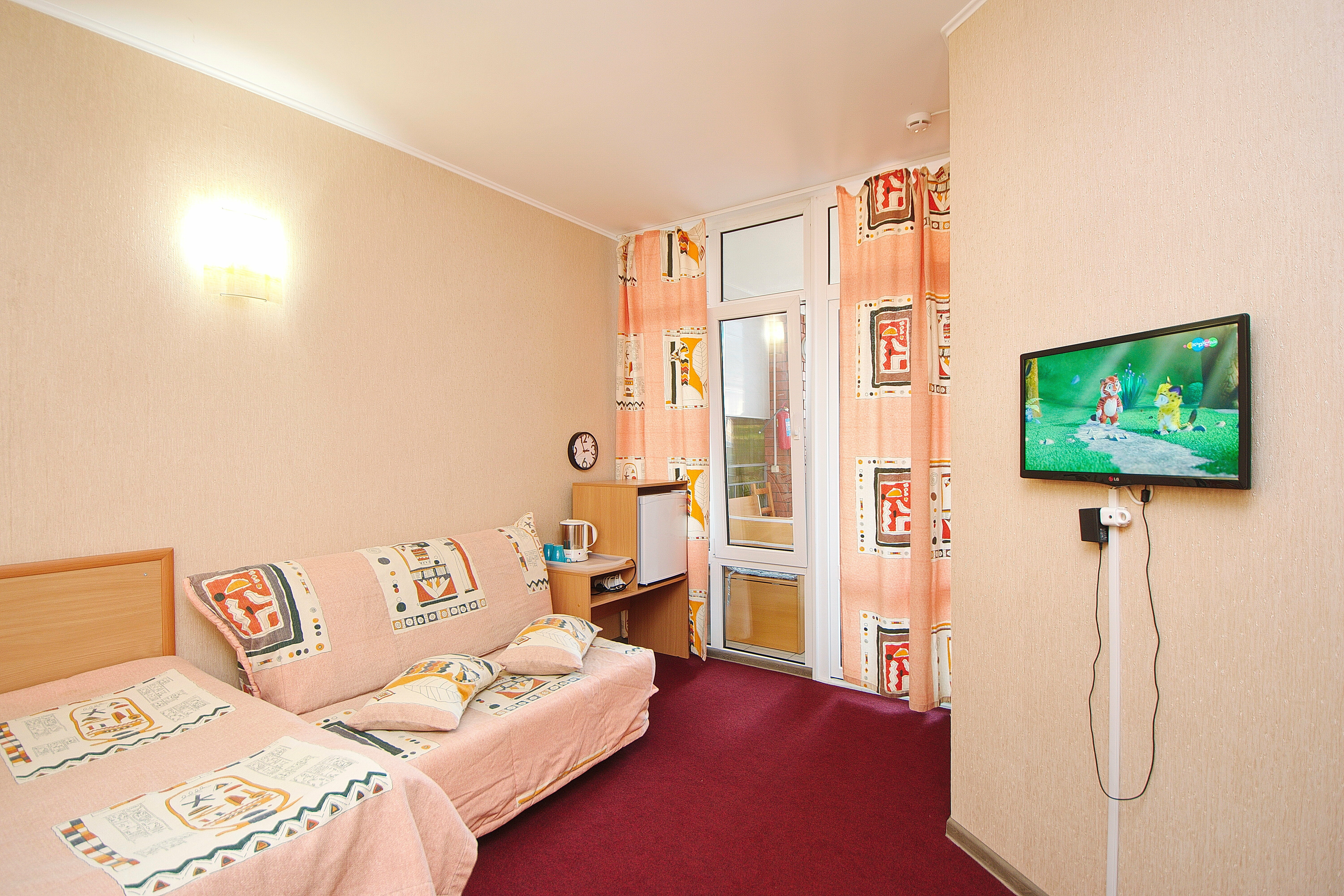 Стандарт 2х местный с диваном 1й корпус