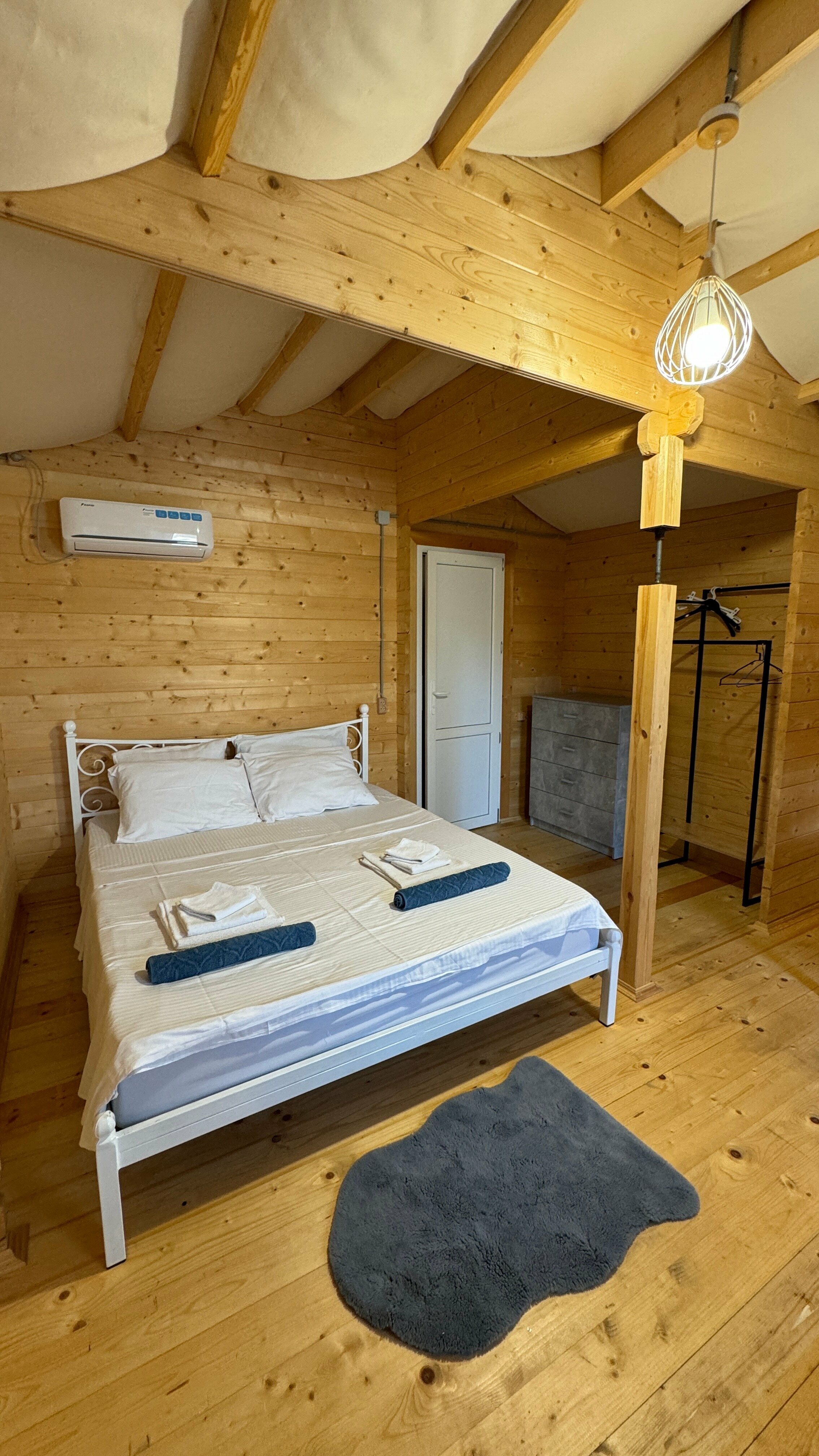 Четырехместный номер с душем