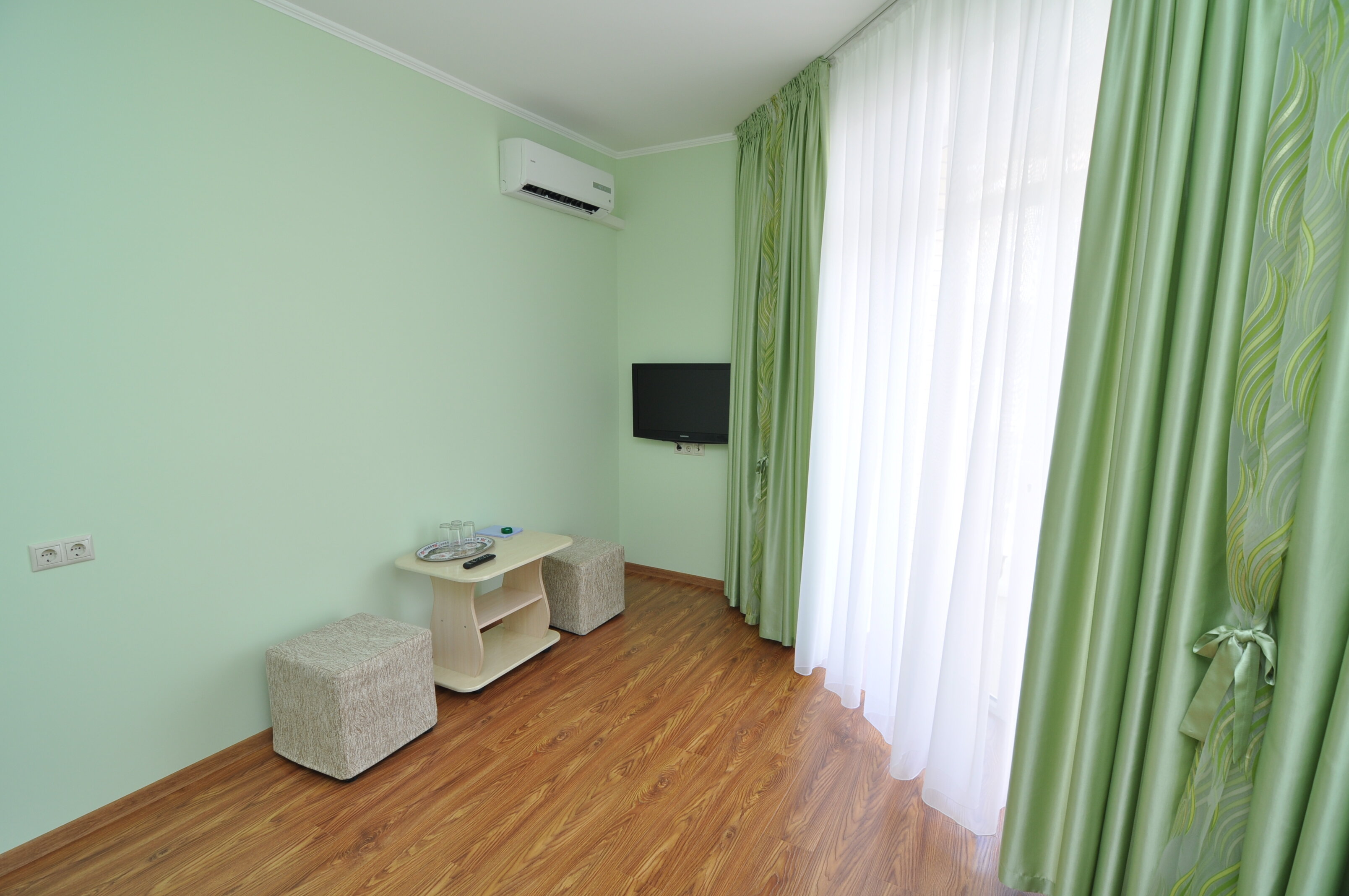 Люкс двухкомнатный с балконом