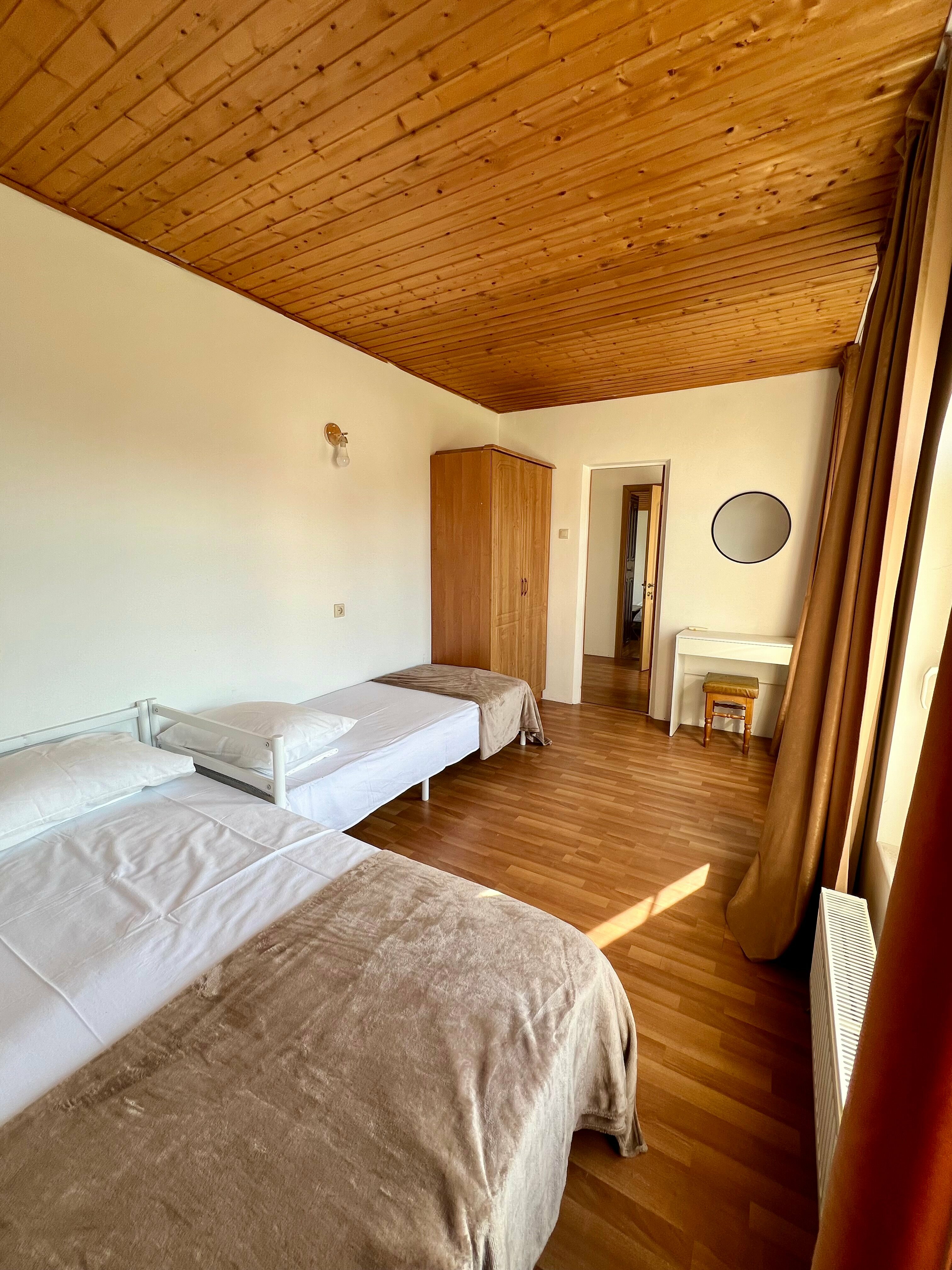 Трехместный номер эконом-класса