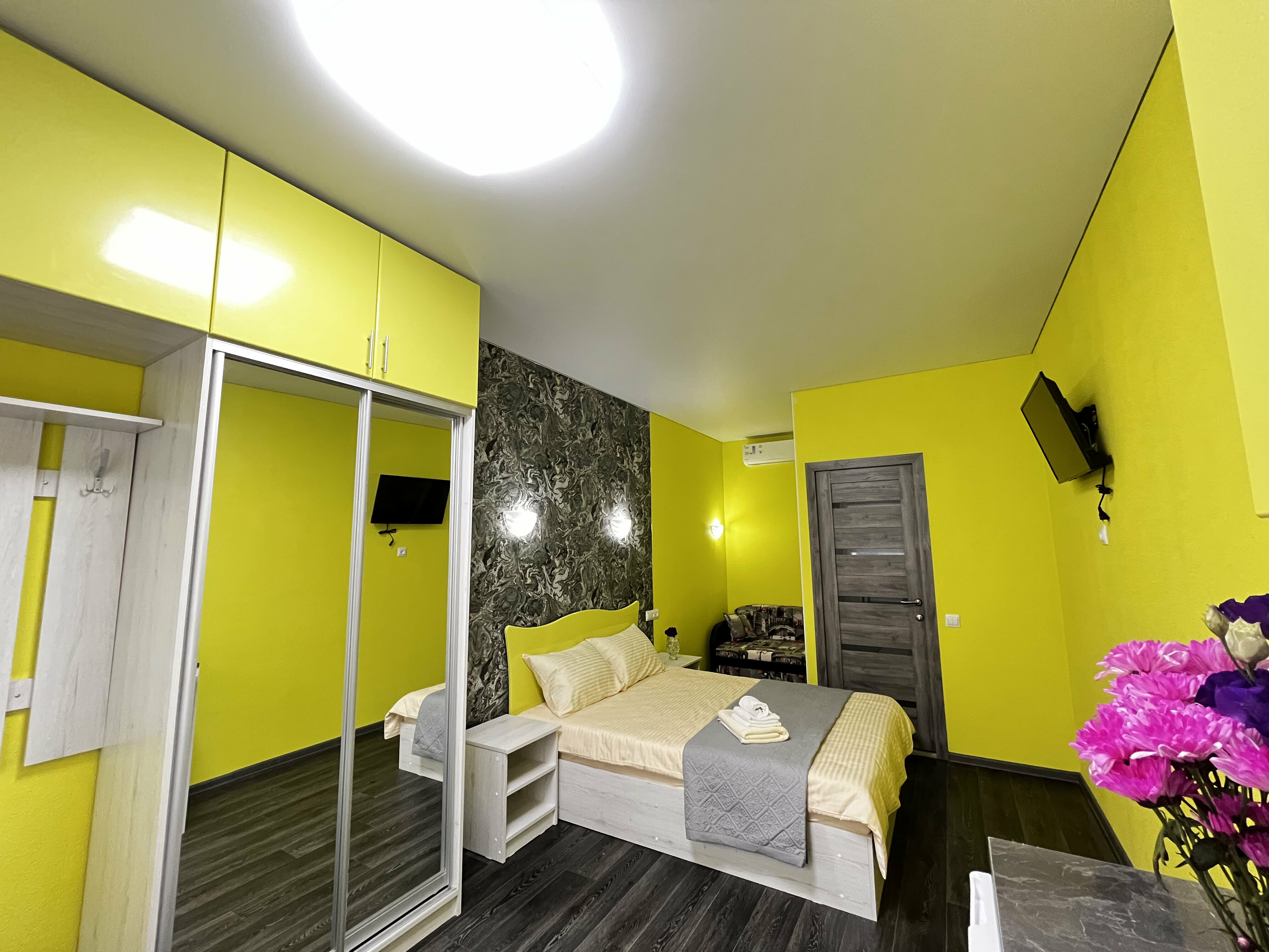 Уютные трёхместные апартаменты возле моря